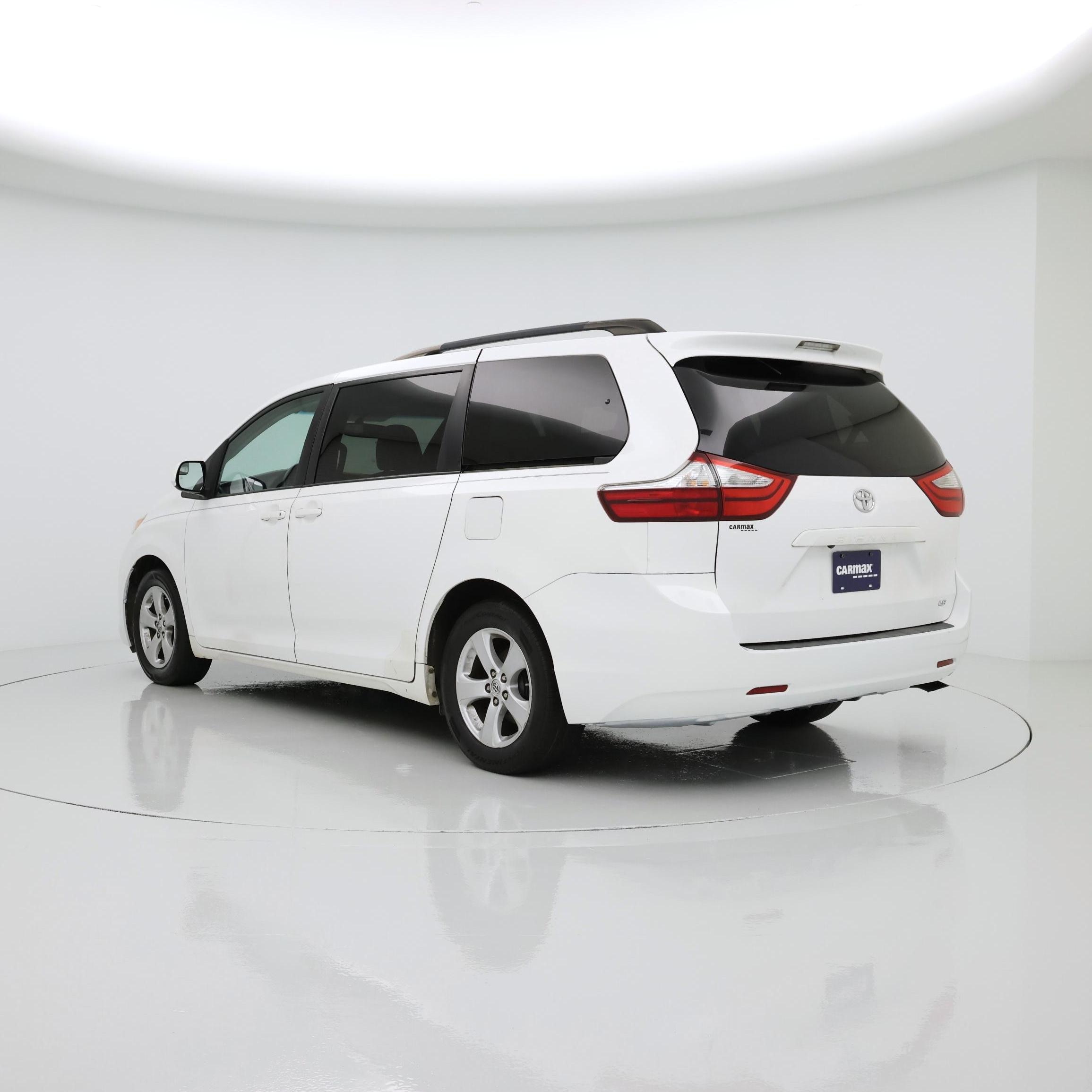 Thumbnail: 2015 Toyota Sienna - 2