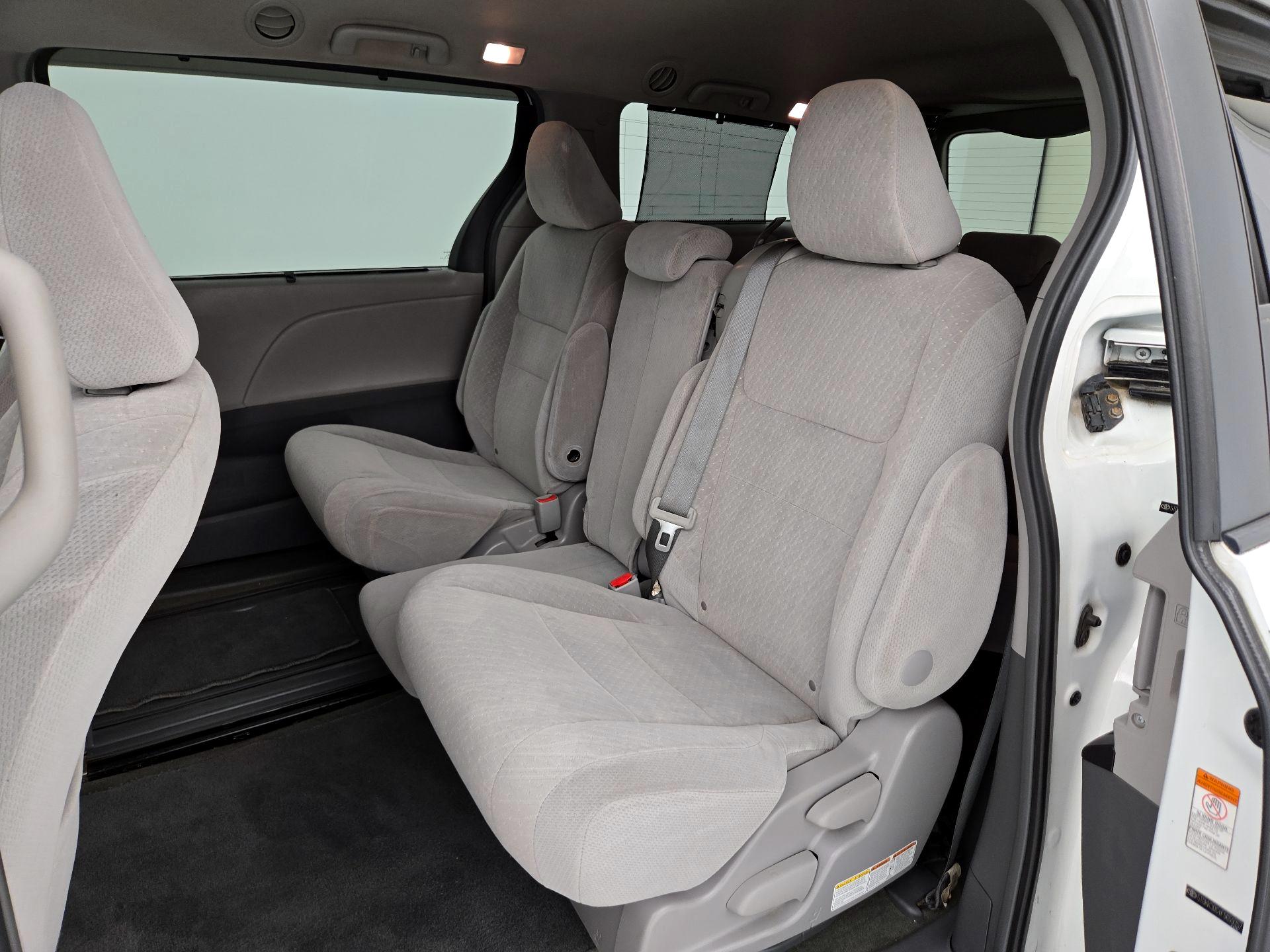 Thumbnail: 2015 Toyota Sienna - 19
