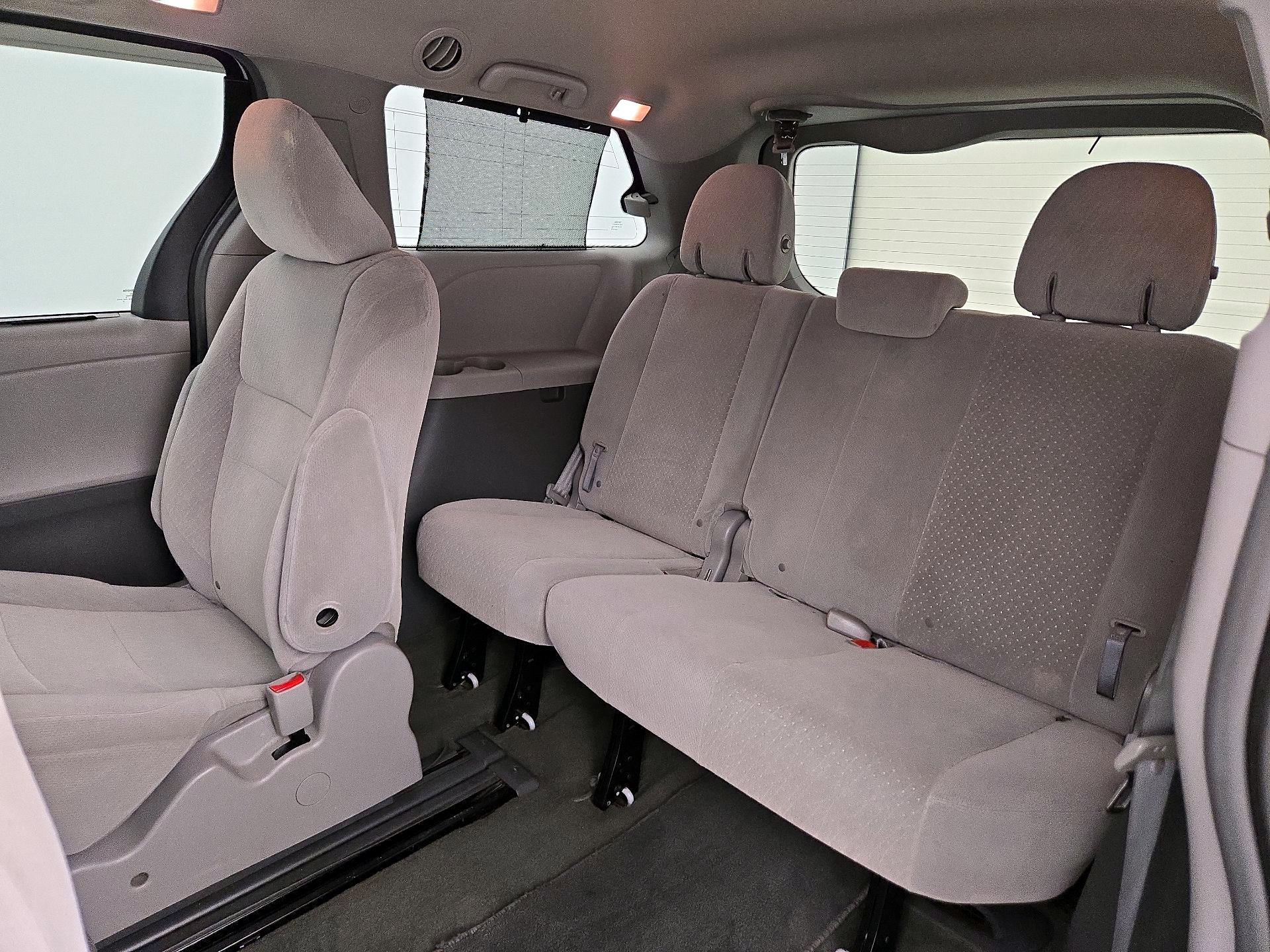 Thumbnail: 2015 Toyota Sienna - 20