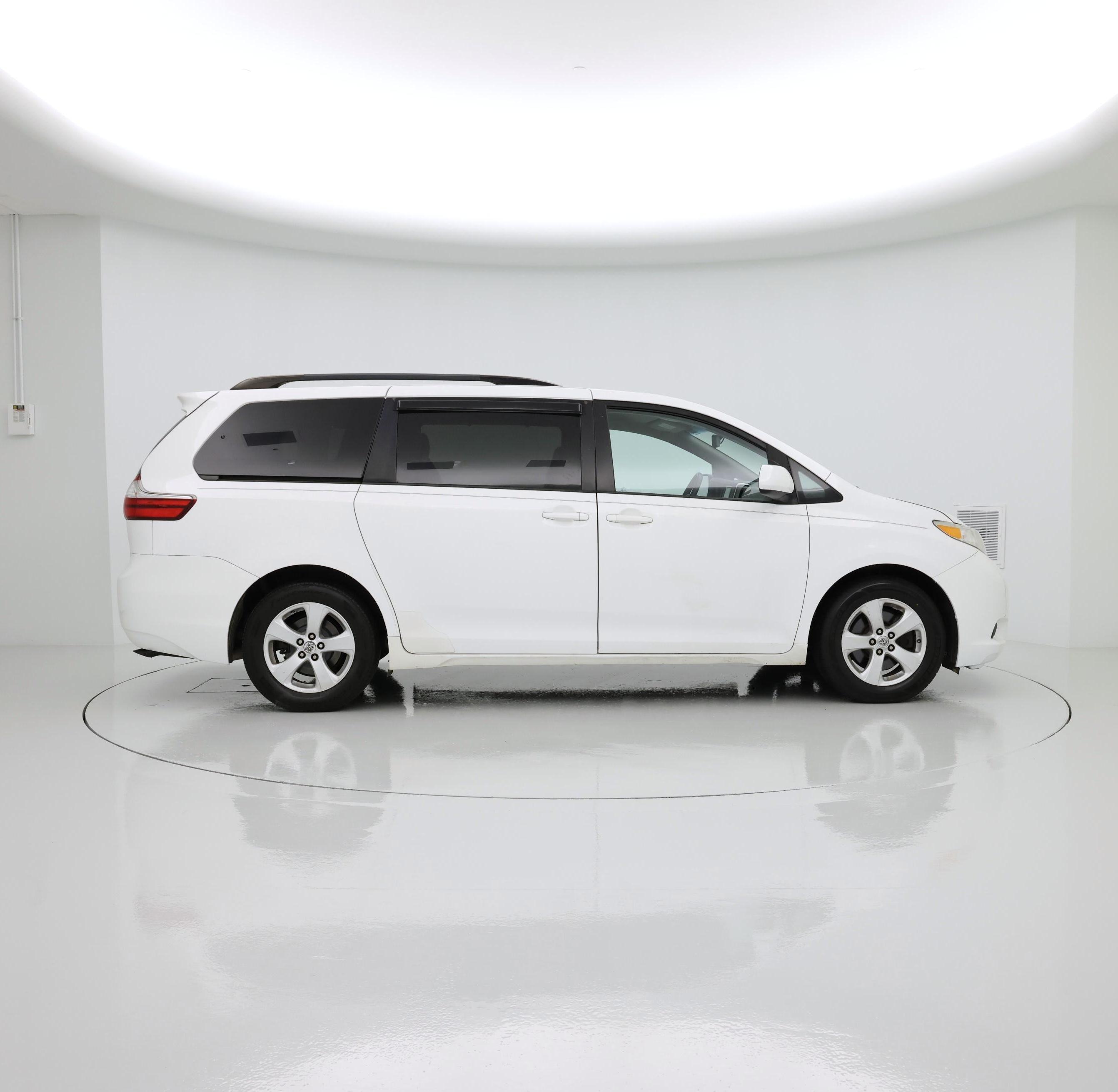 Thumbnail: 2015 Toyota Sienna - 7