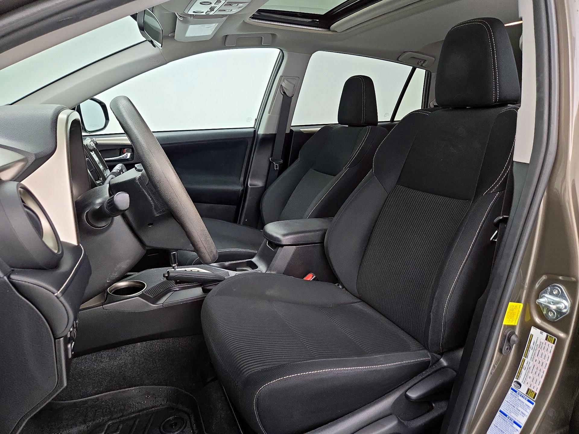 Thumbnail: 2015 Toyota RAV4 - 11