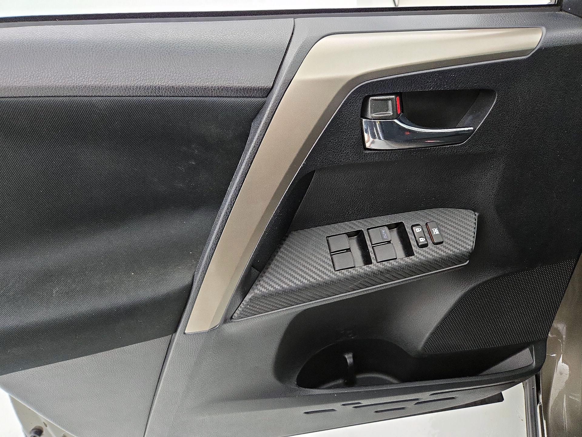 Thumbnail: 2015 Toyota RAV4 - 12