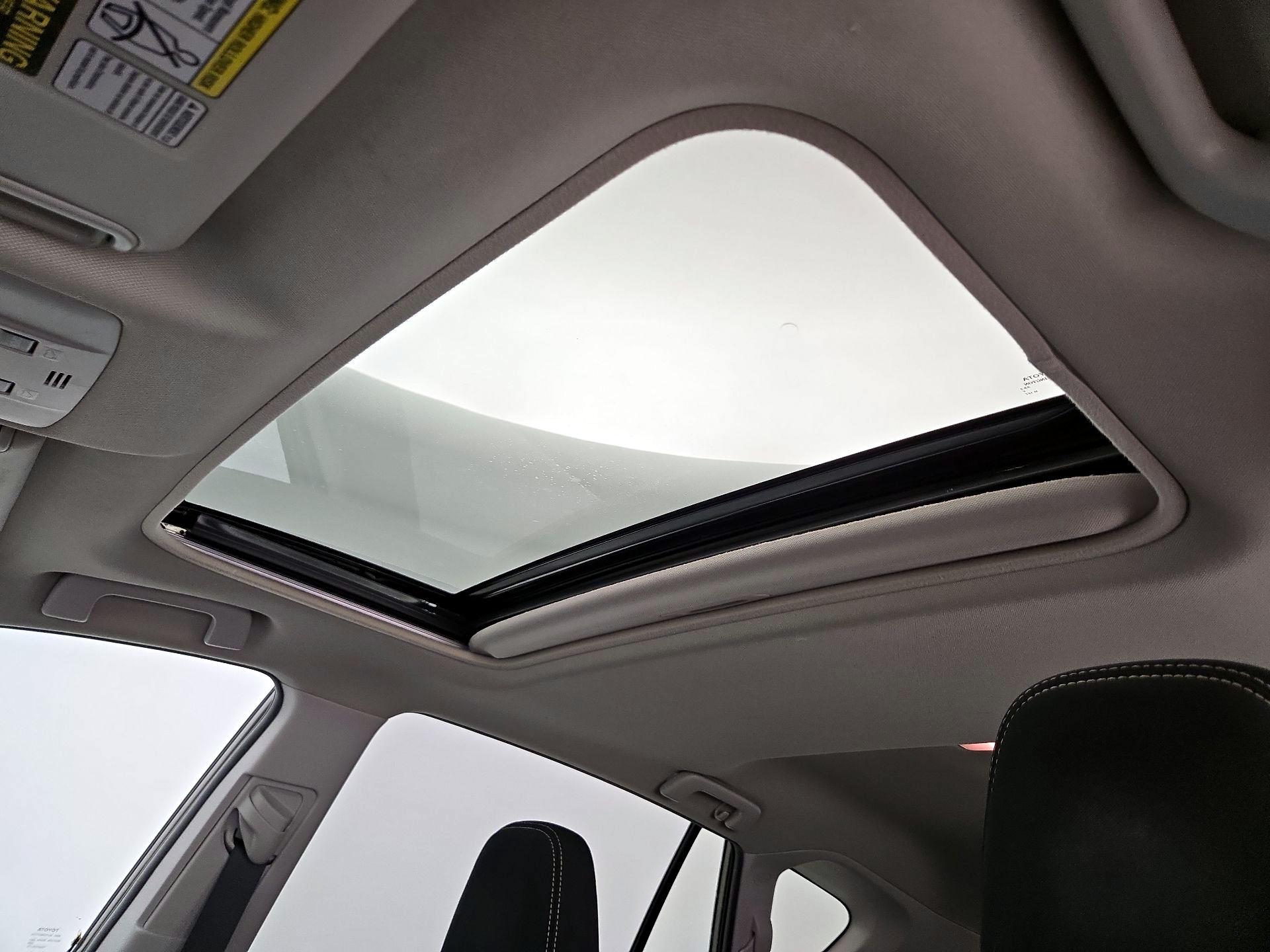 Thumbnail: 2015 Toyota RAV4 - 19