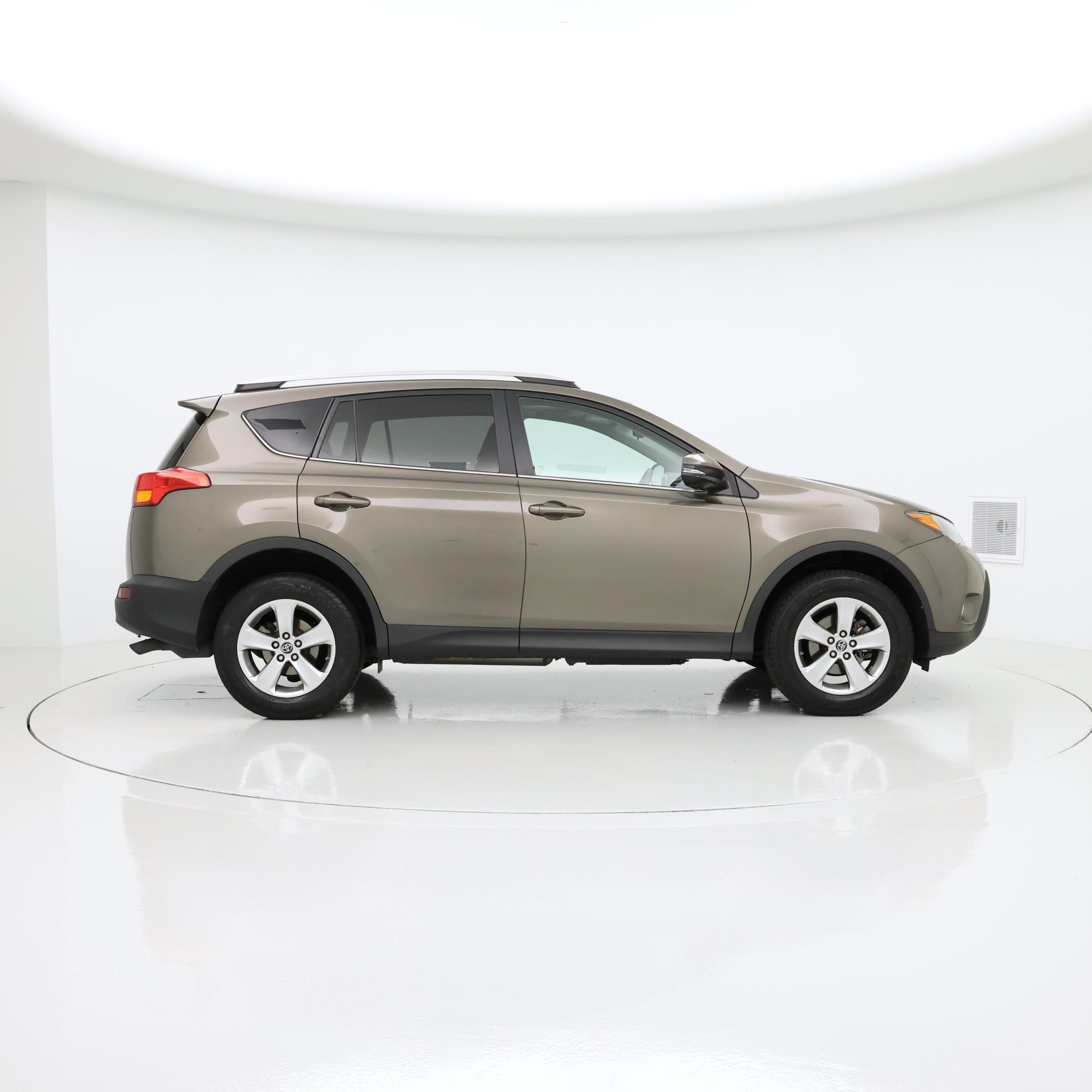 Thumbnail: 2015 Toyota RAV4 - 7