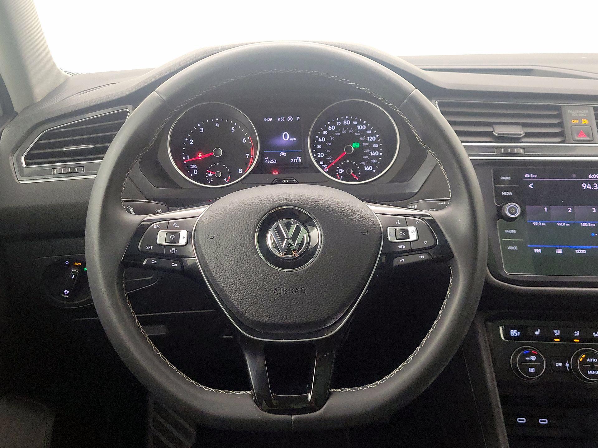 Thumbnail: 2021 Volkswagen Tiguan - 10