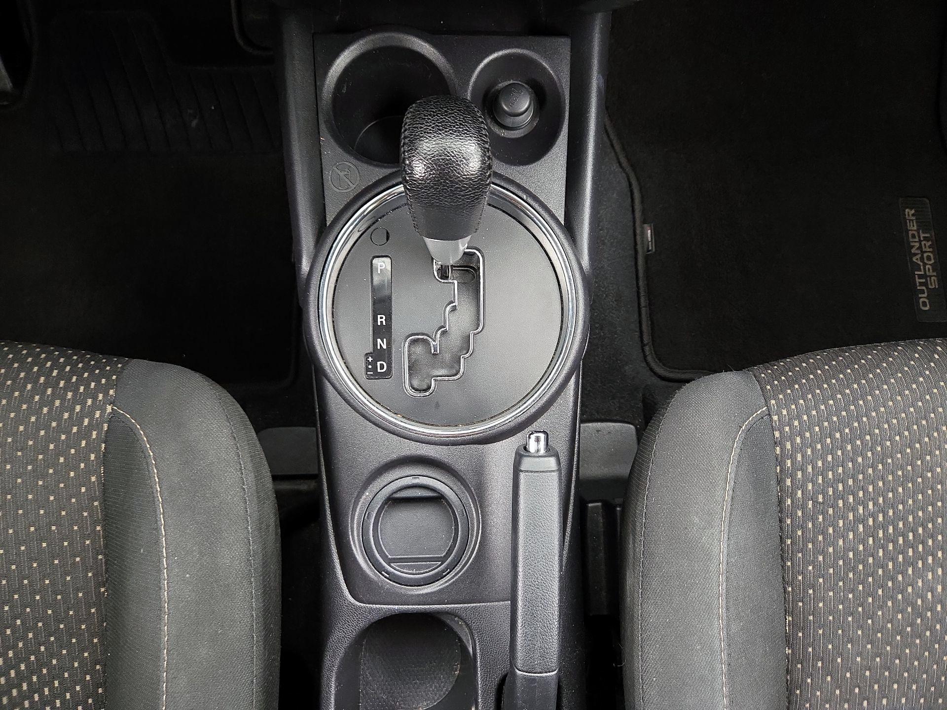 Thumbnail: 2016 Mitsubishi Outlander Sport - 16