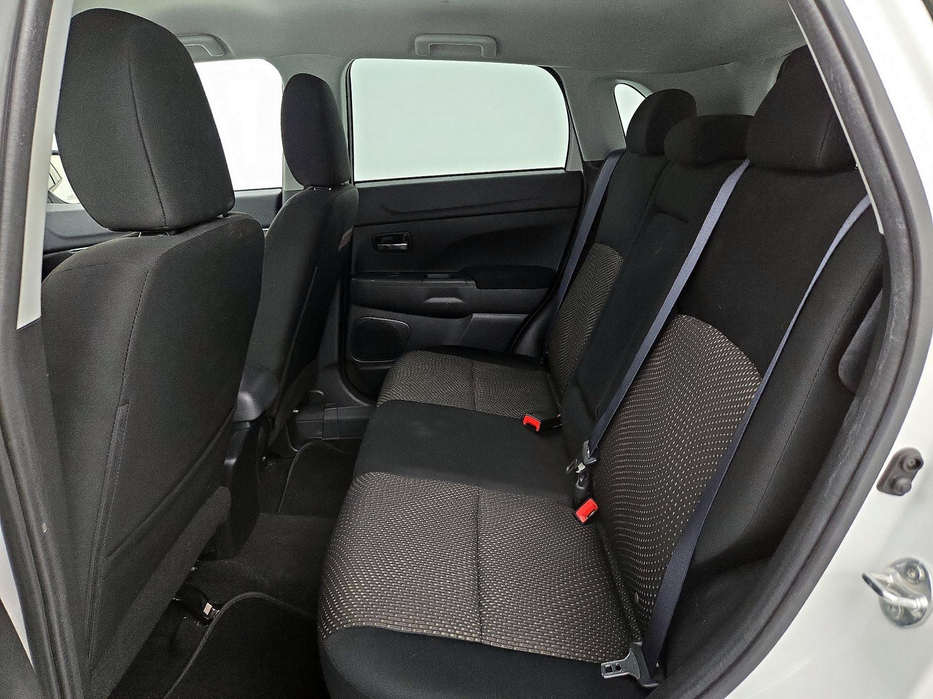 Thumbnail: 2016 Mitsubishi Outlander Sport - 18