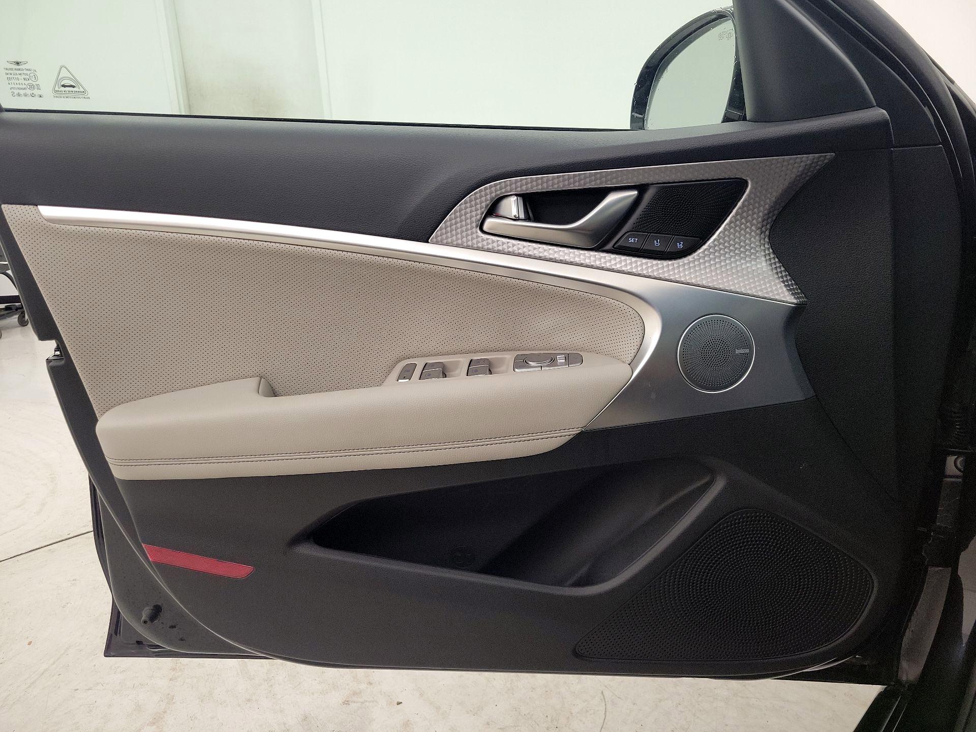 Thumbnail: 2023 Genesis G70 - 12