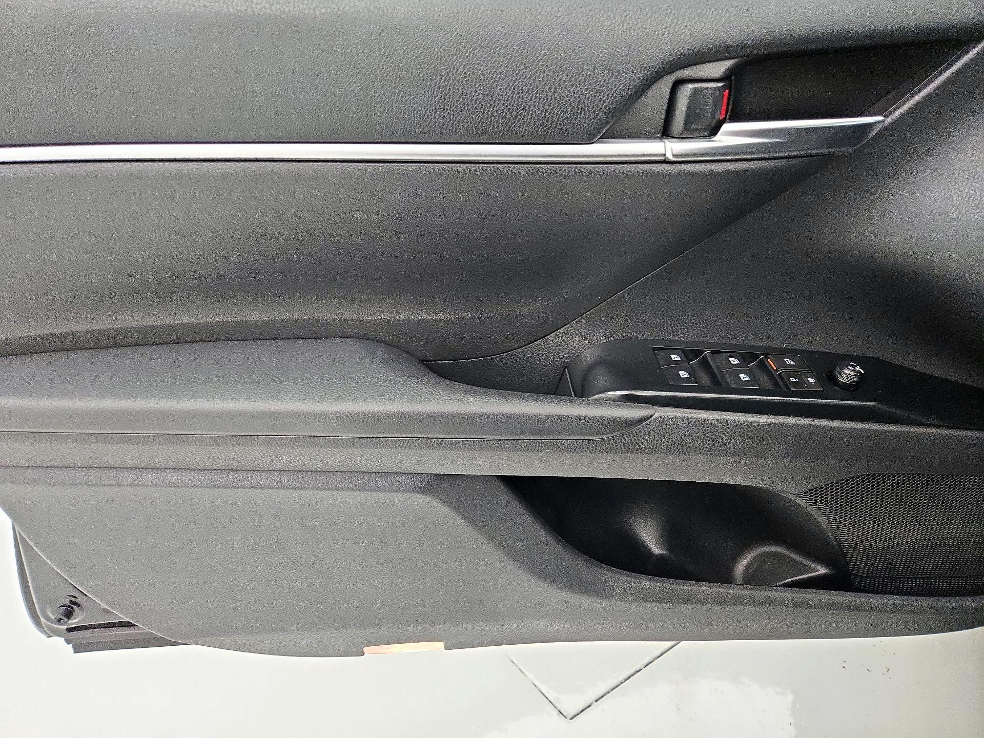 Thumbnail: 2019 Toyota Camry - 12