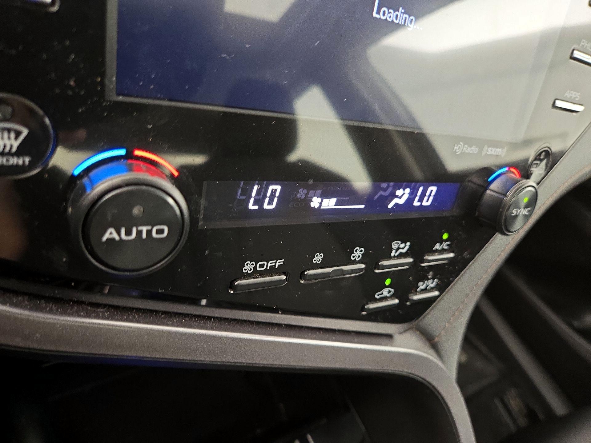 Thumbnail: 2019 Toyota Camry - 16