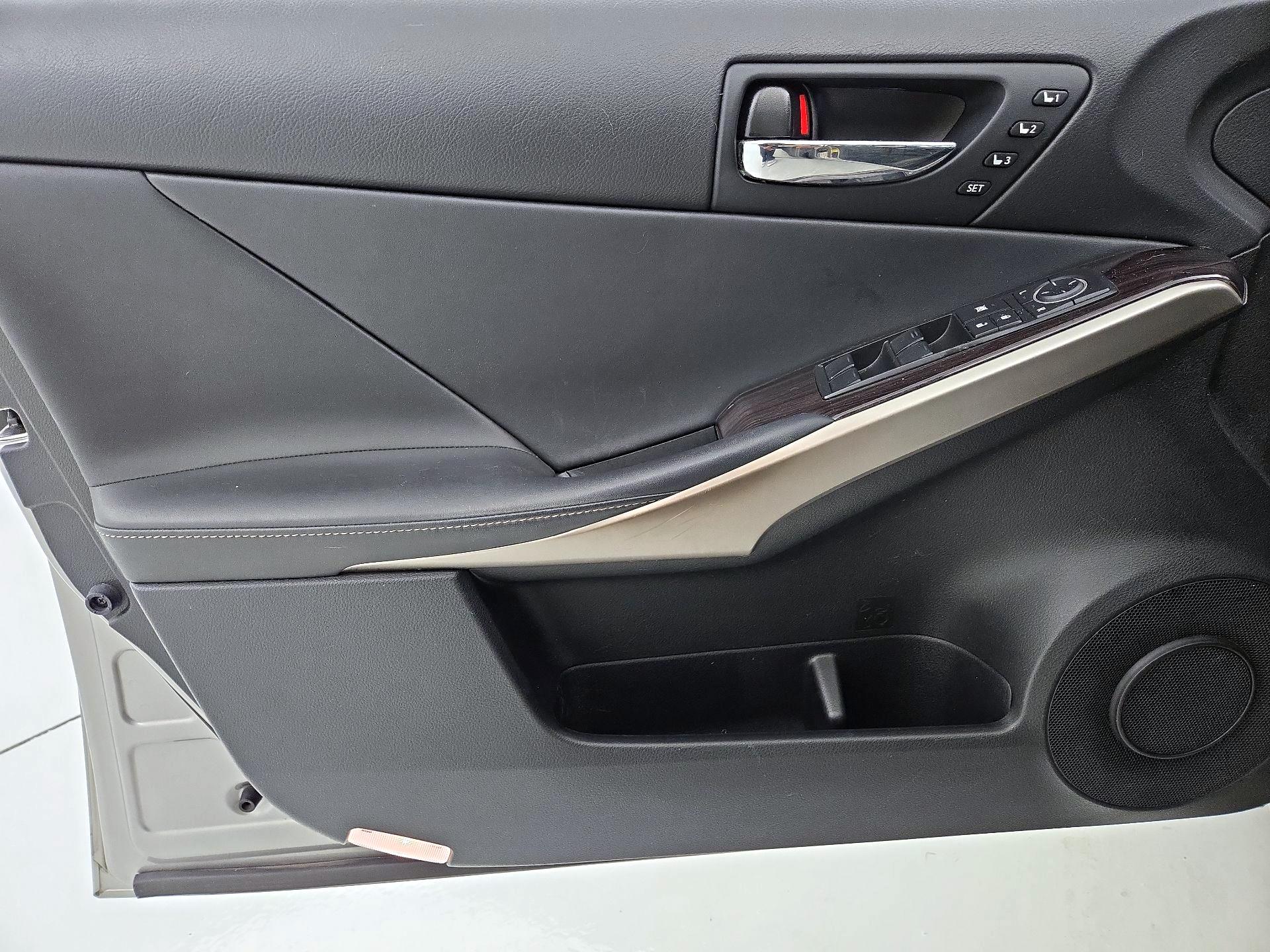 Thumbnail: 2015 Lexus IS - 12