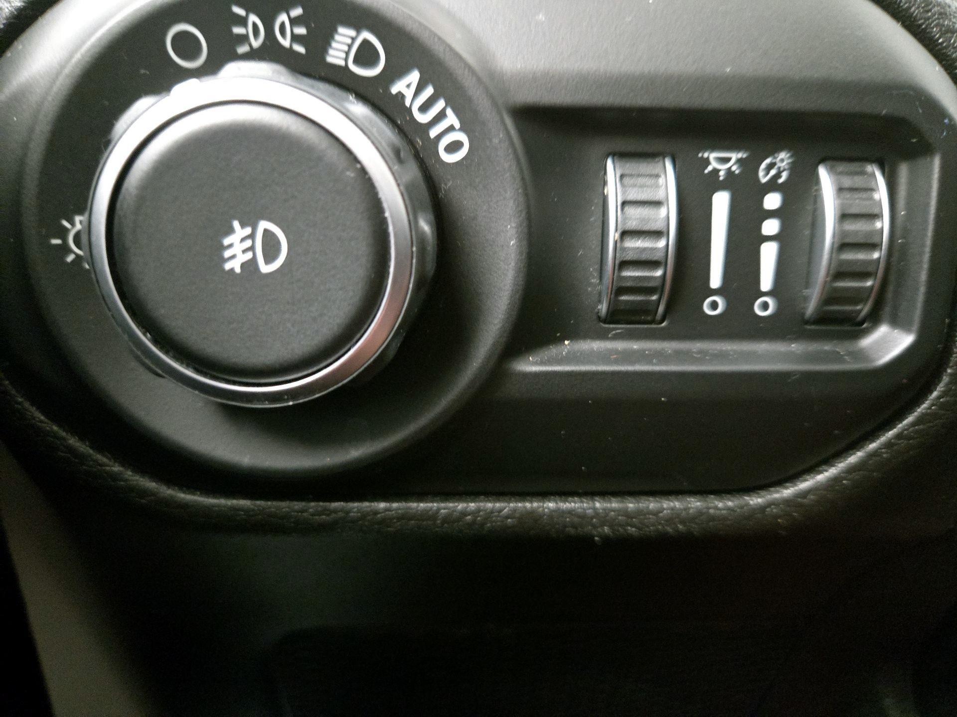Thumbnail: 2019 Jeep Wrangler - 13