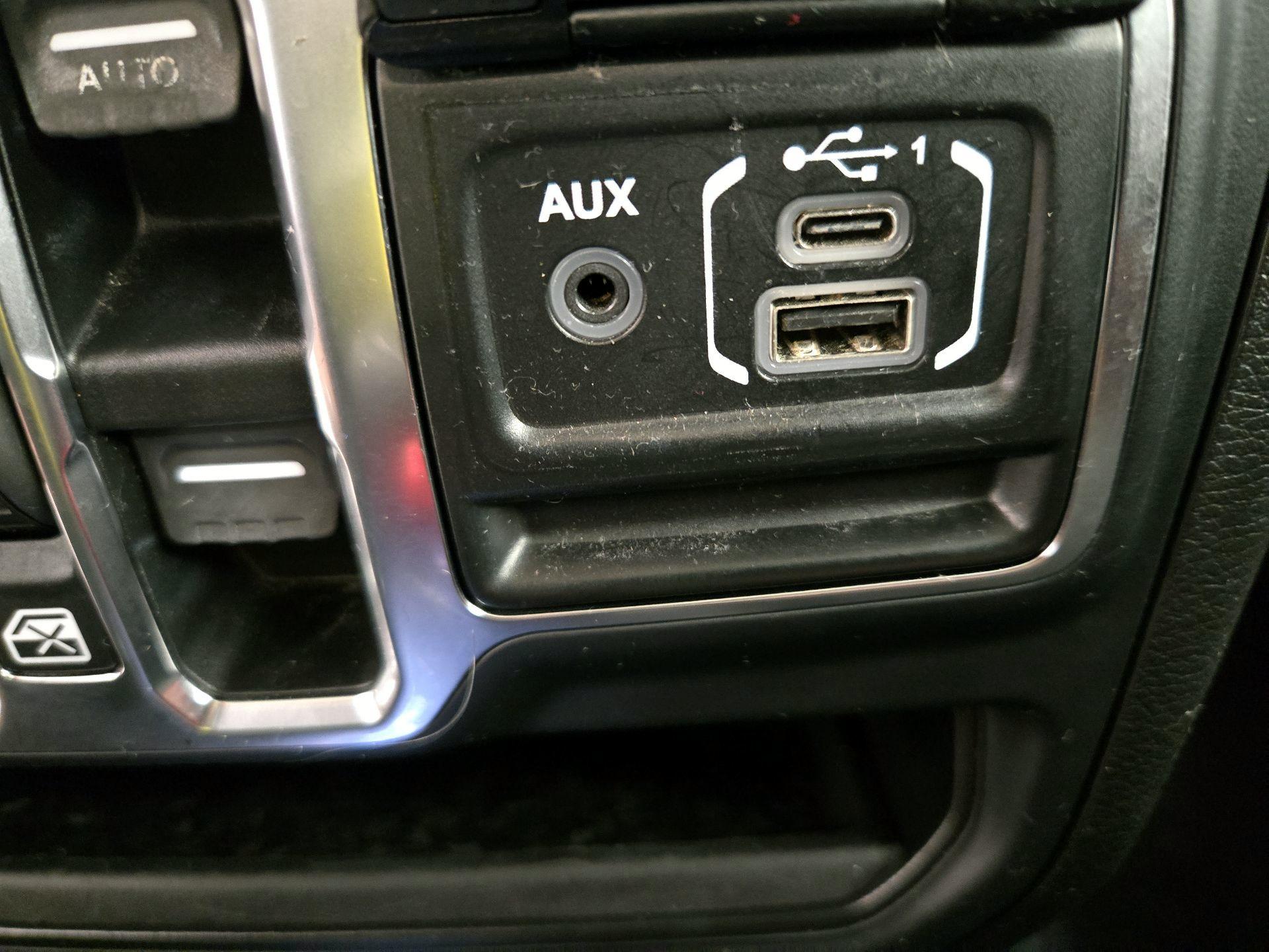 Thumbnail: 2019 Jeep Wrangler - 18