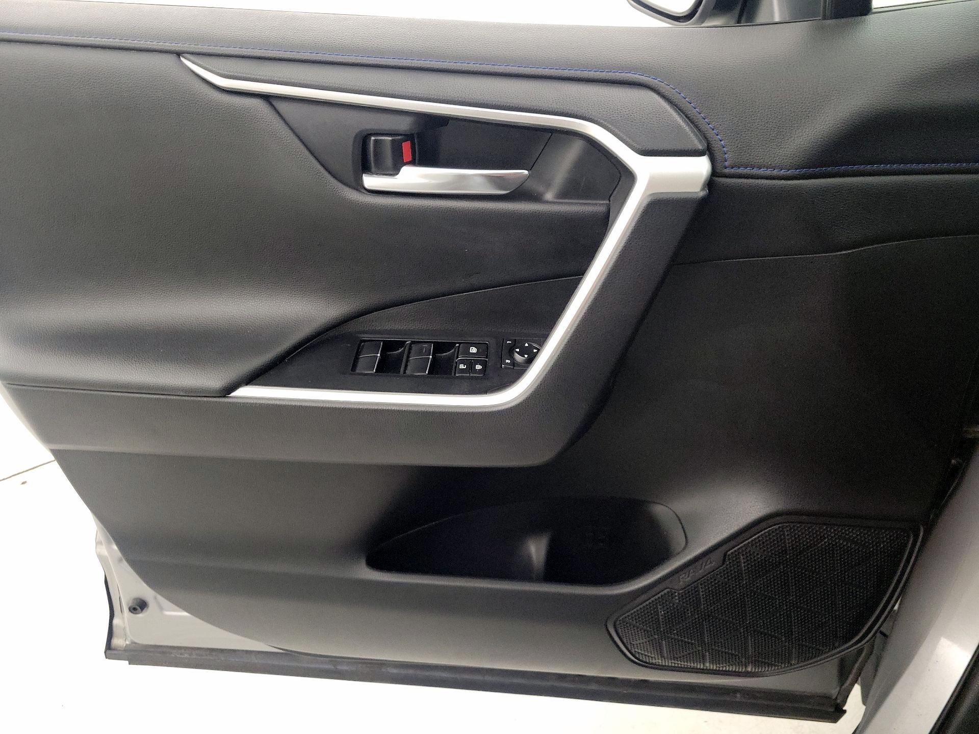 Thumbnail: 2021 Toyota RAV4 - 12