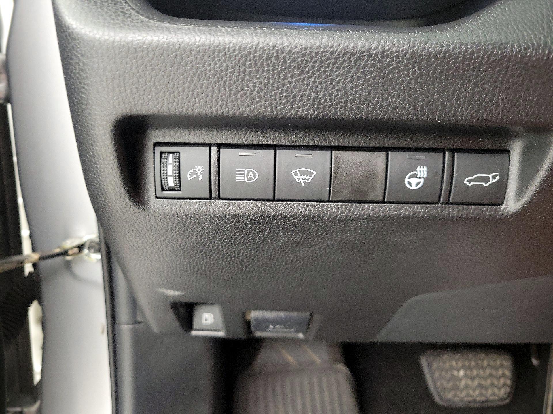 Thumbnail: 2021 Toyota RAV4 - 13