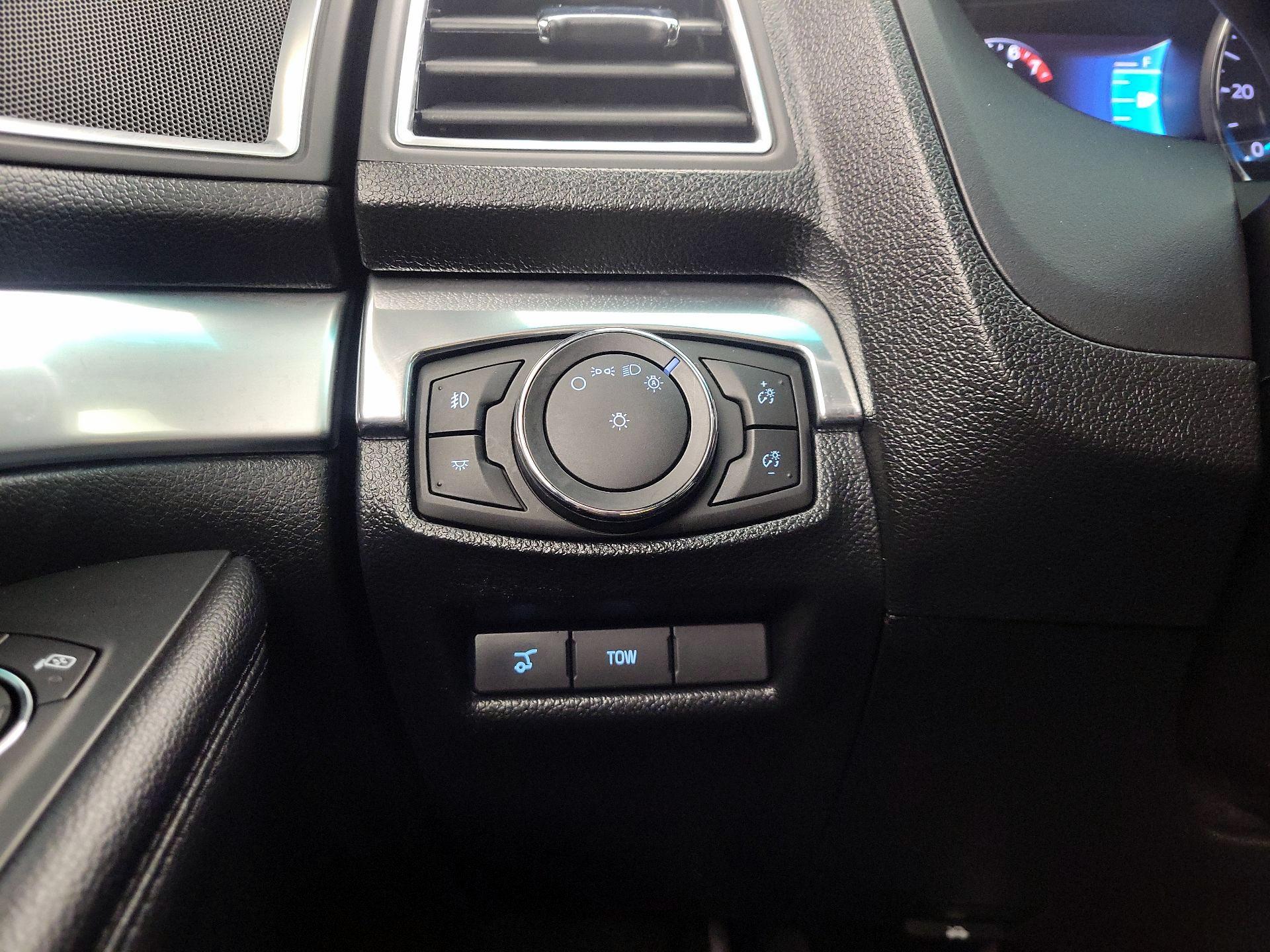 Thumbnail: 2016 Ford Explorer - 13