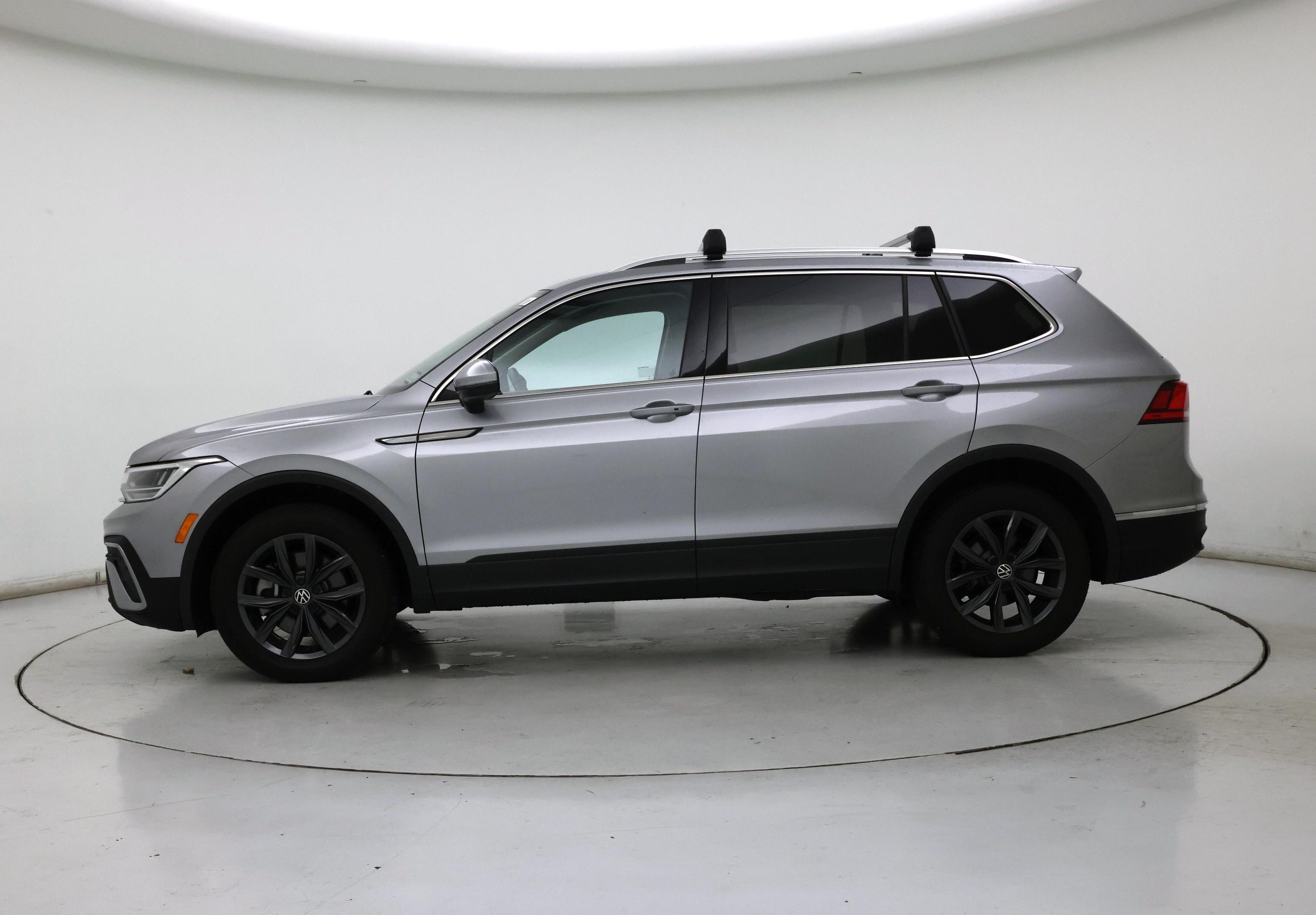 Thumbnail: 2023 Volkswagen Tiguan - 3