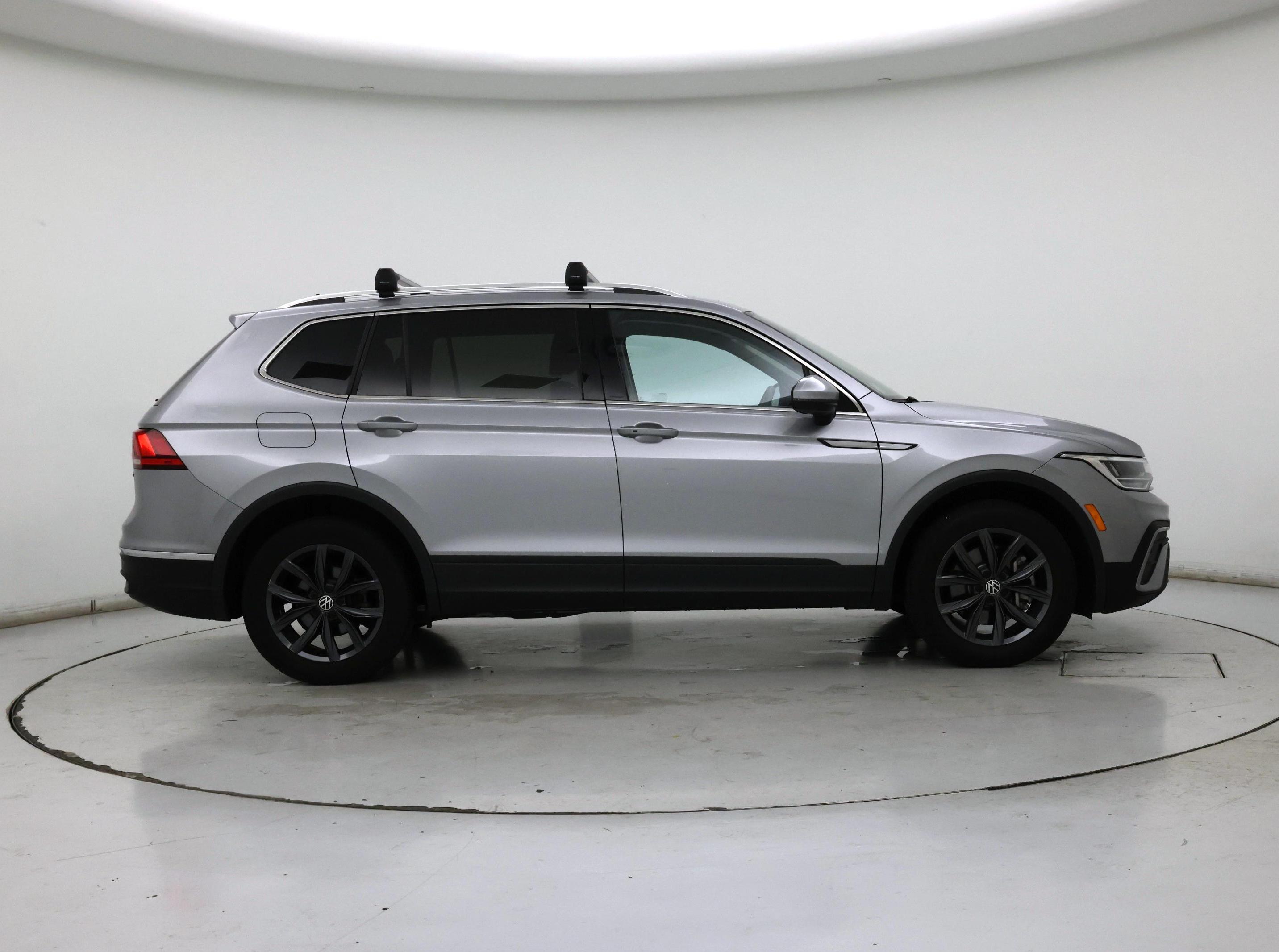 Thumbnail: 2023 Volkswagen Tiguan - 7
