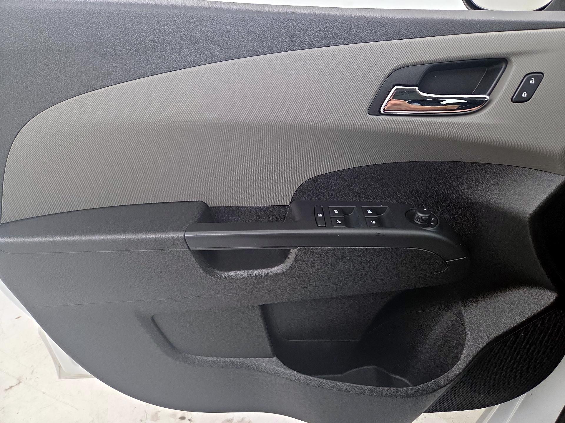 Thumbnail: 2015 Chevrolet Sonic - 12