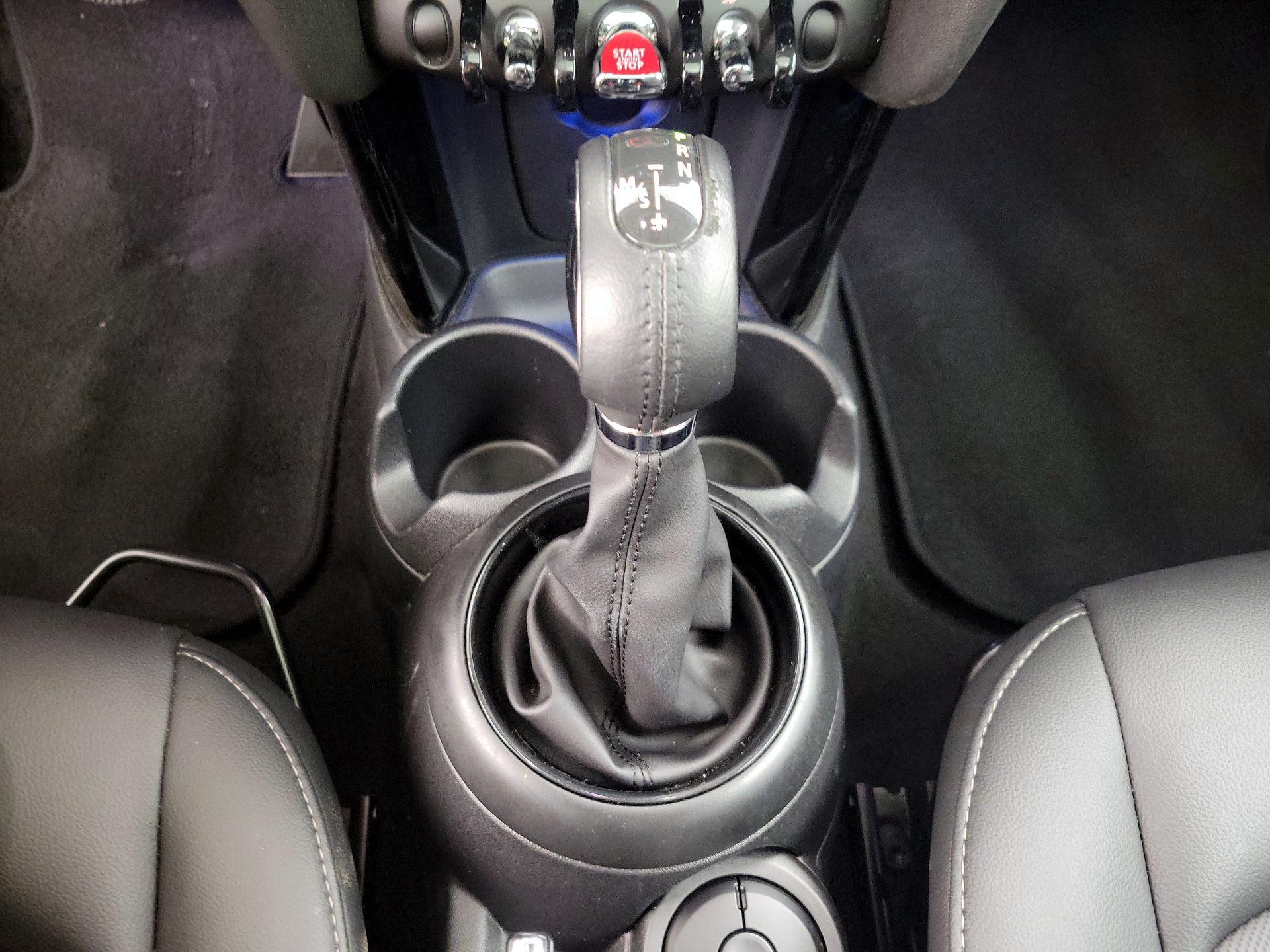 Thumbnail: 2019 MINI Cooper Hardtop - 17
