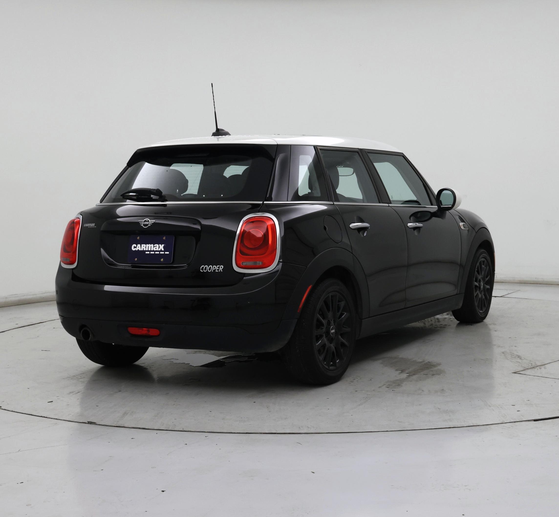 Thumbnail: 2019 MINI Cooper Hardtop - 8