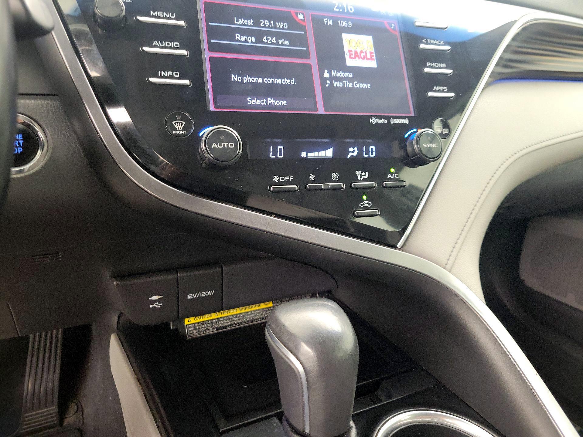 Thumbnail: 2018 Toyota Camry - 16
