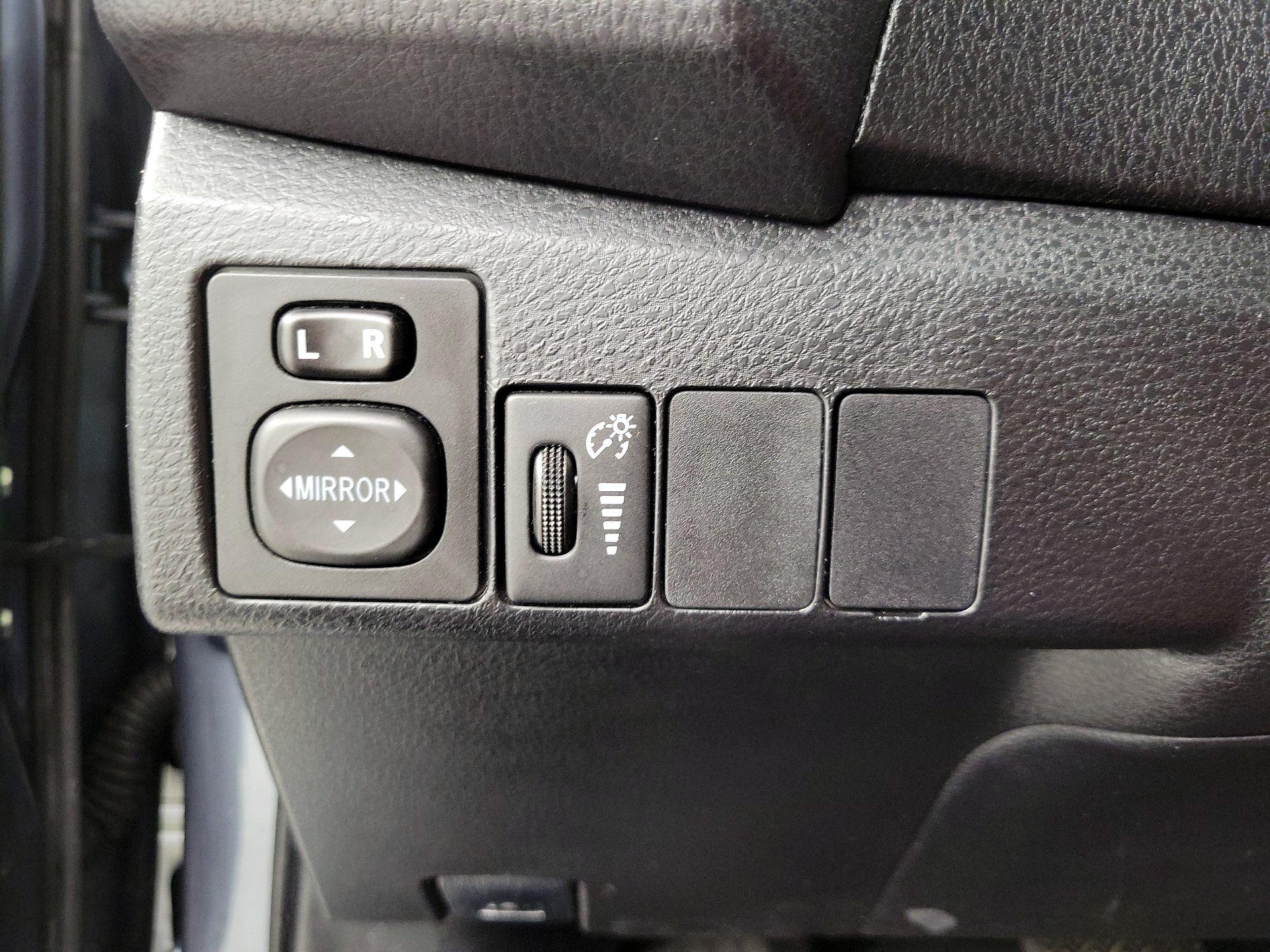 Thumbnail: 2014 Toyota Corolla - 13