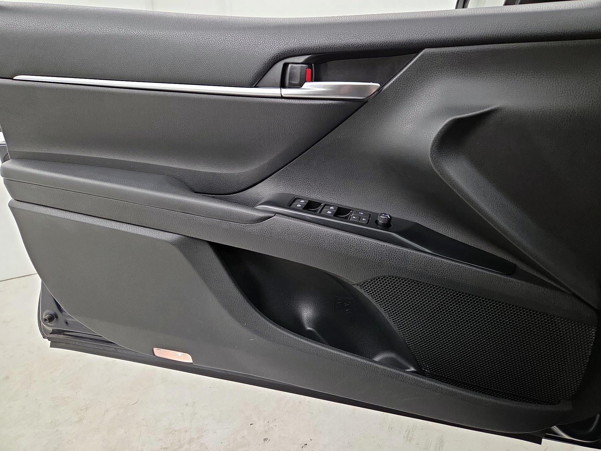 Thumbnail: 2019 Toyota Camry - 12