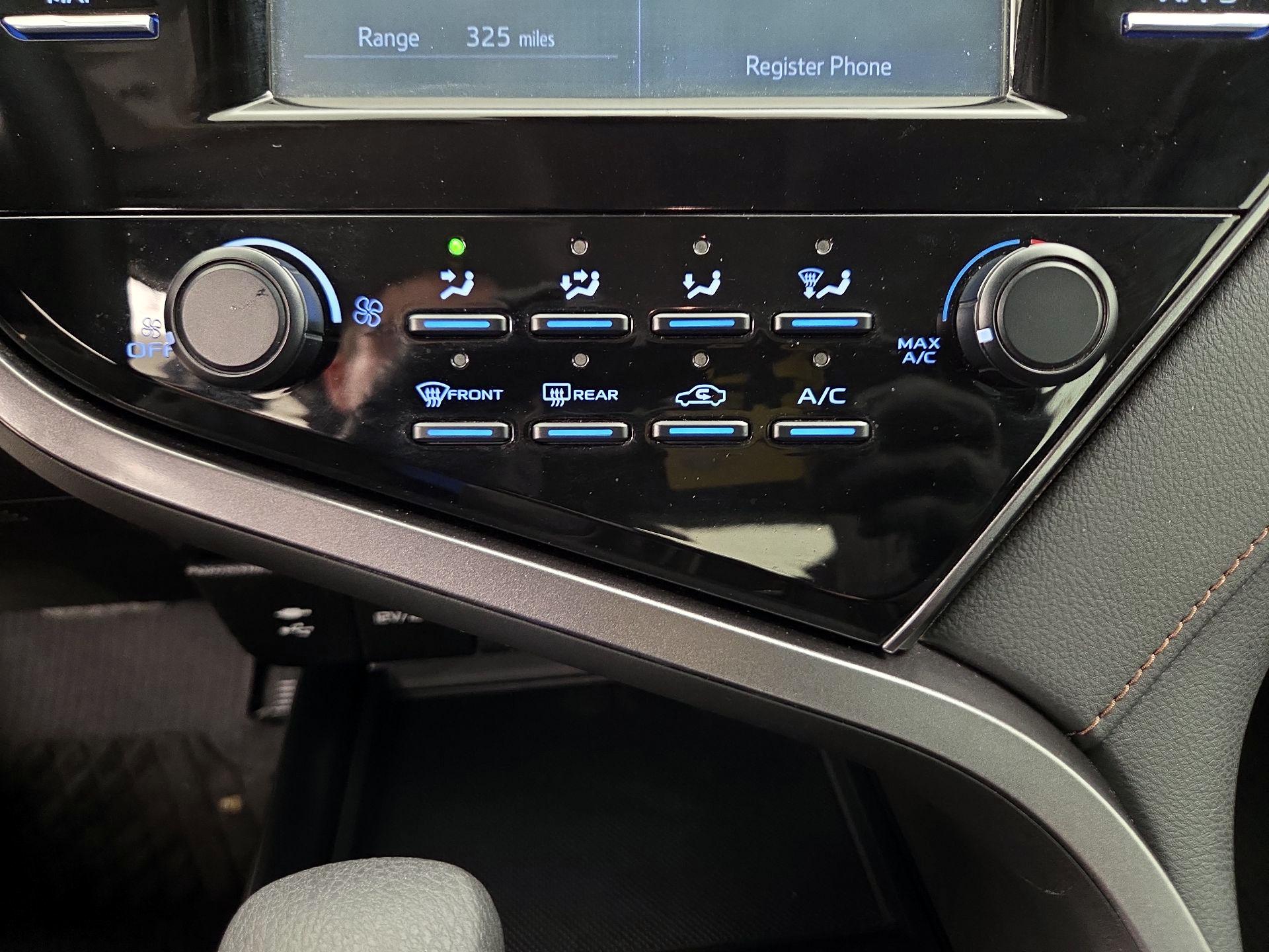 Thumbnail: 2019 Toyota Camry - 16