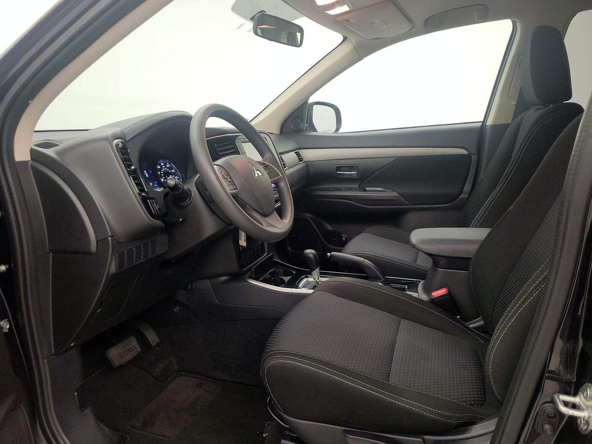 Thumbnail: 2018 Mitsubishi Outlander - 11