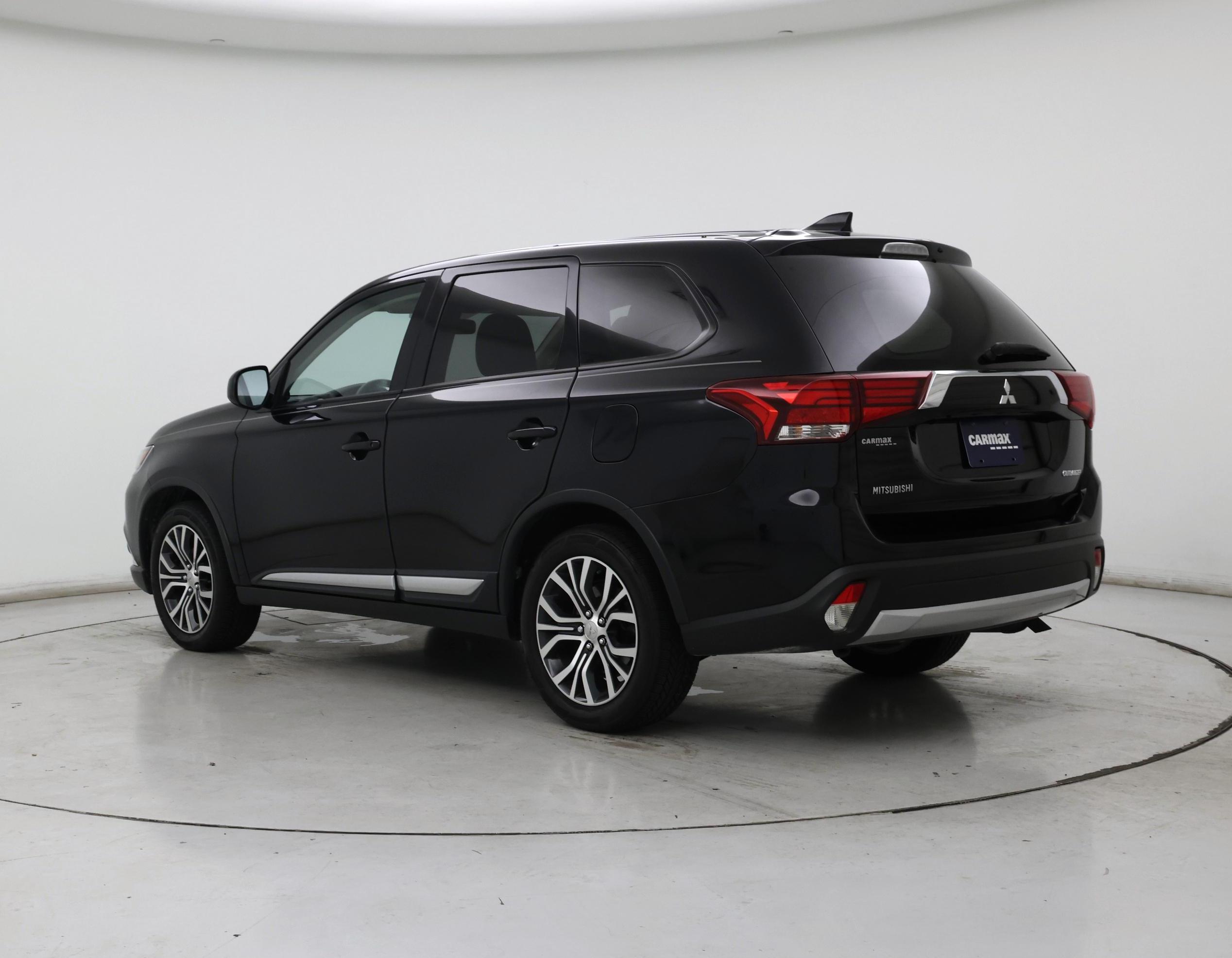 Thumbnail: 2018 Mitsubishi Outlander - 2