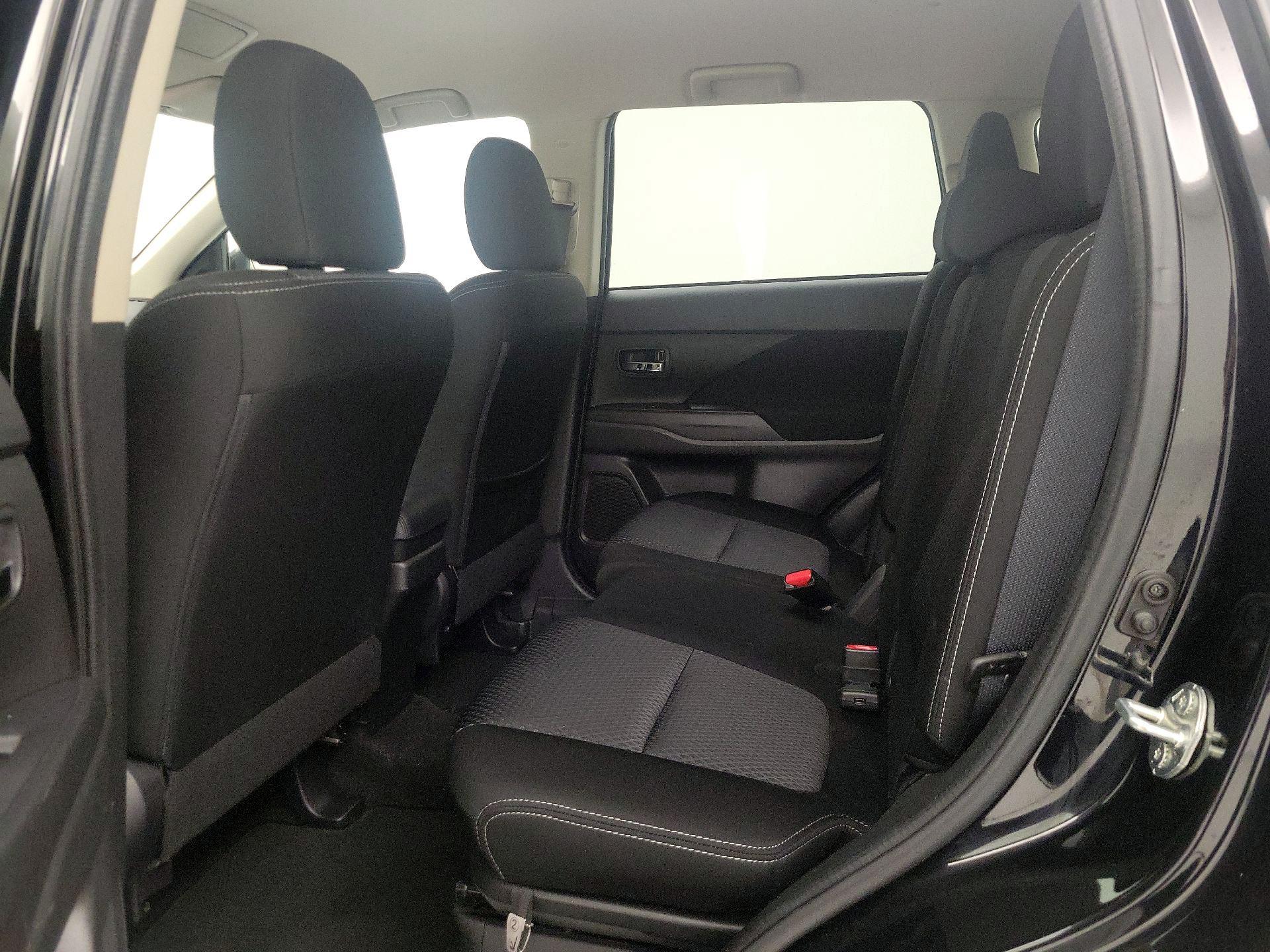 Thumbnail: 2018 Mitsubishi Outlander - 19