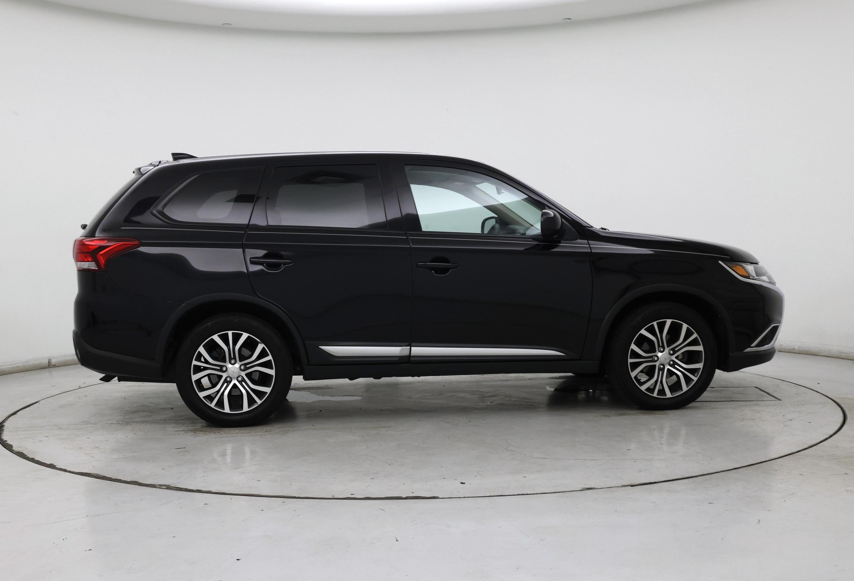 Thumbnail: 2018 Mitsubishi Outlander - 7
