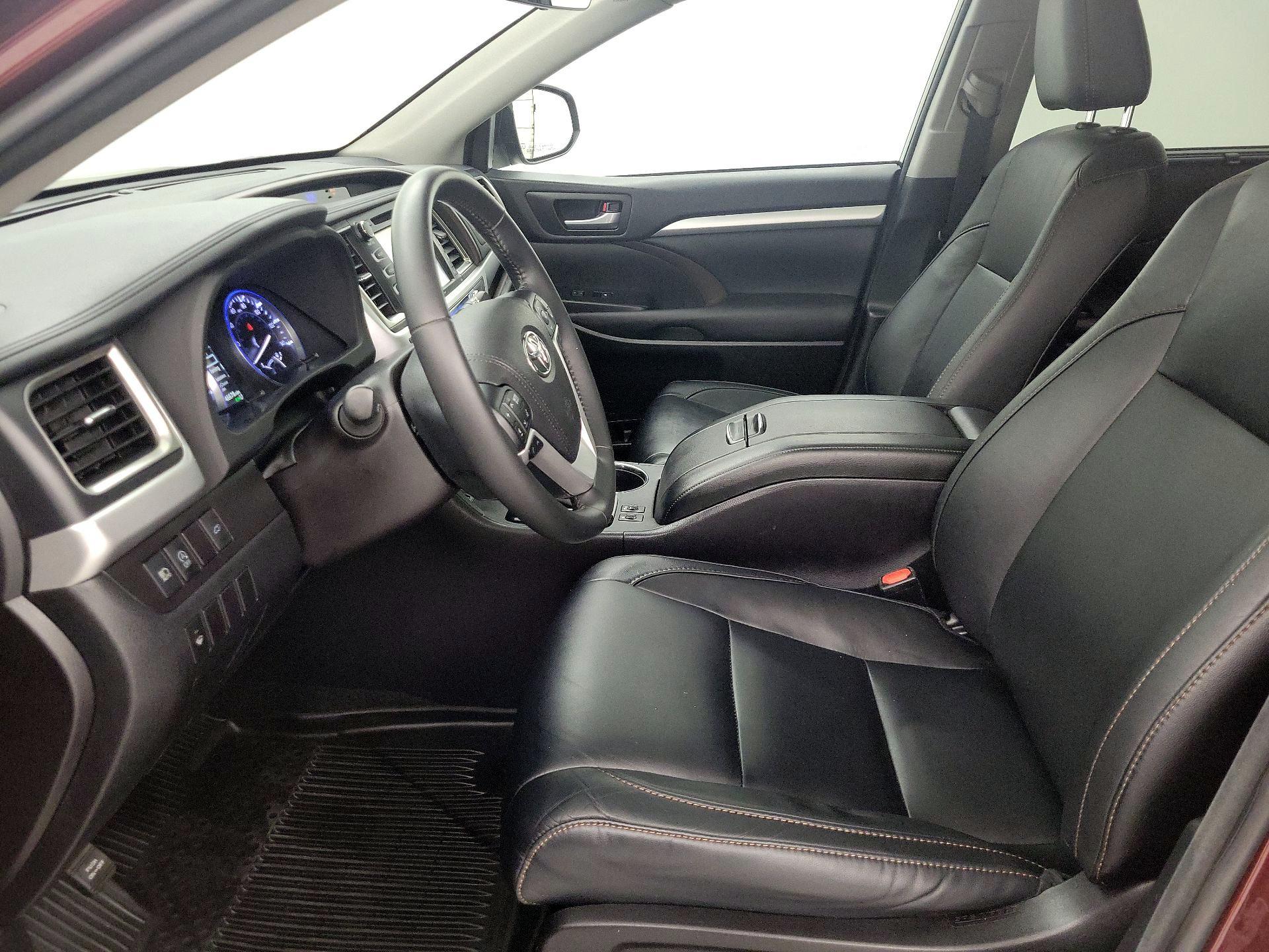 Thumbnail: 2017 Toyota Highlander - 11