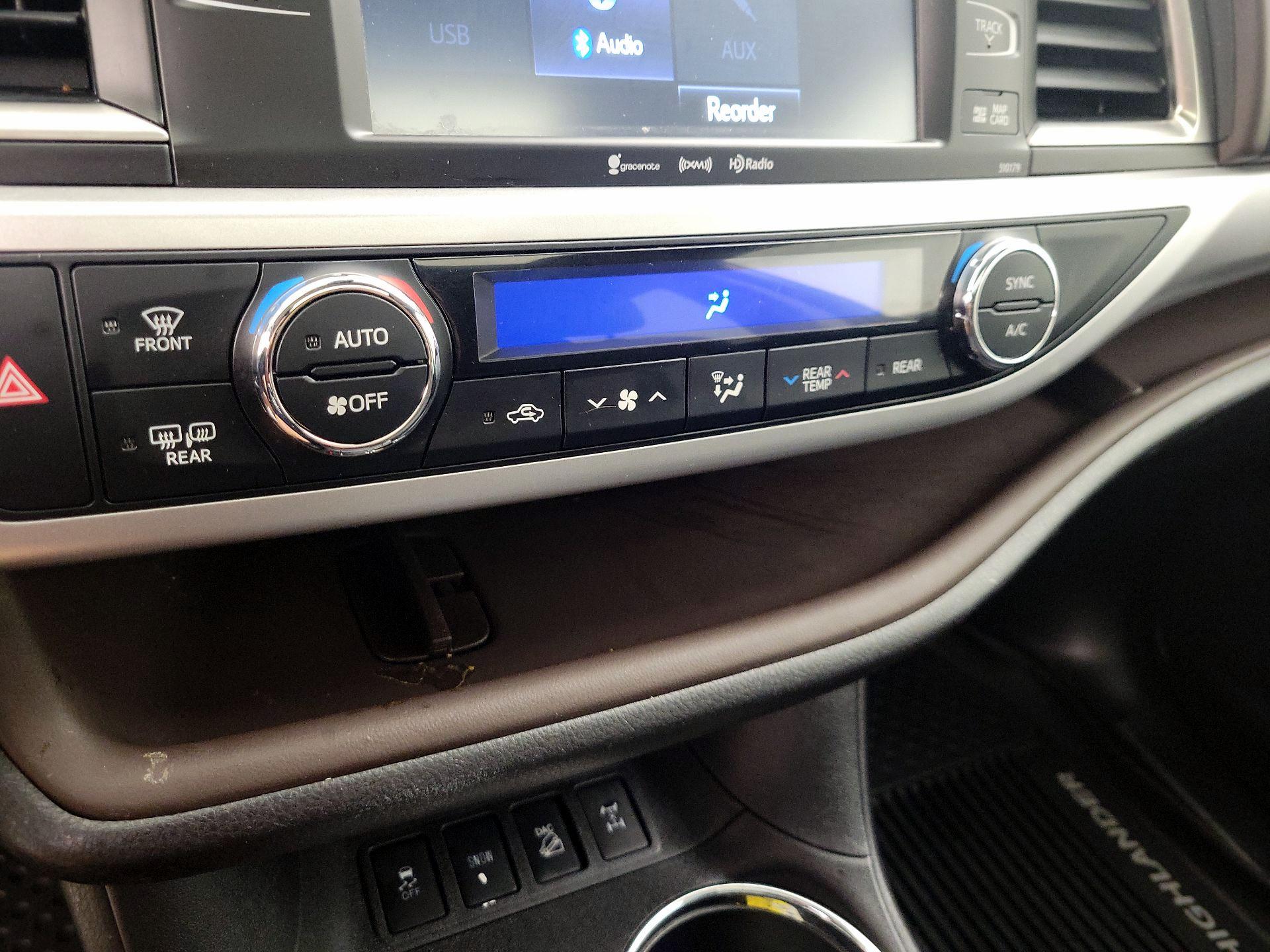 Thumbnail: 2017 Toyota Highlander - 17