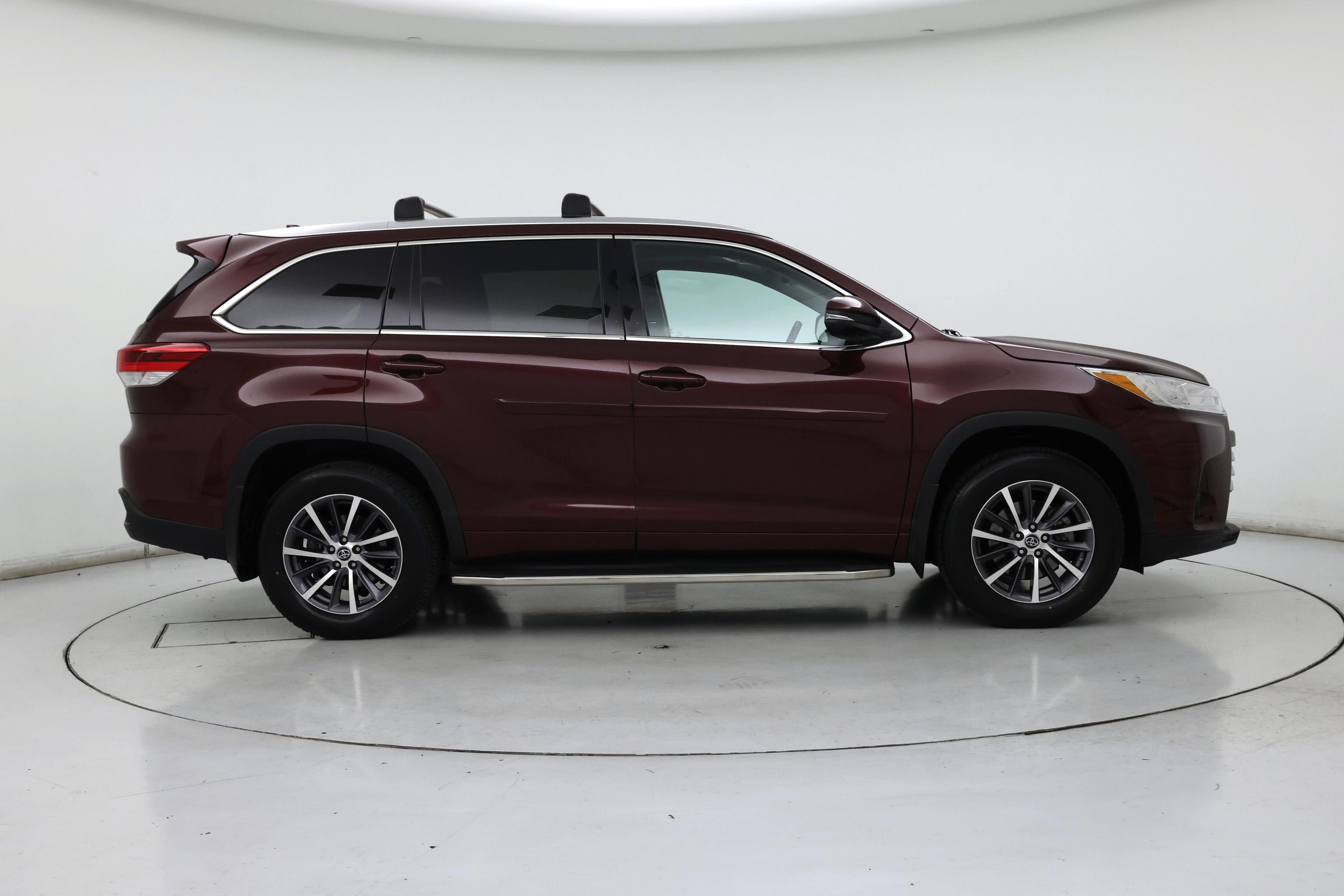 Thumbnail: 2017 Toyota Highlander - 7