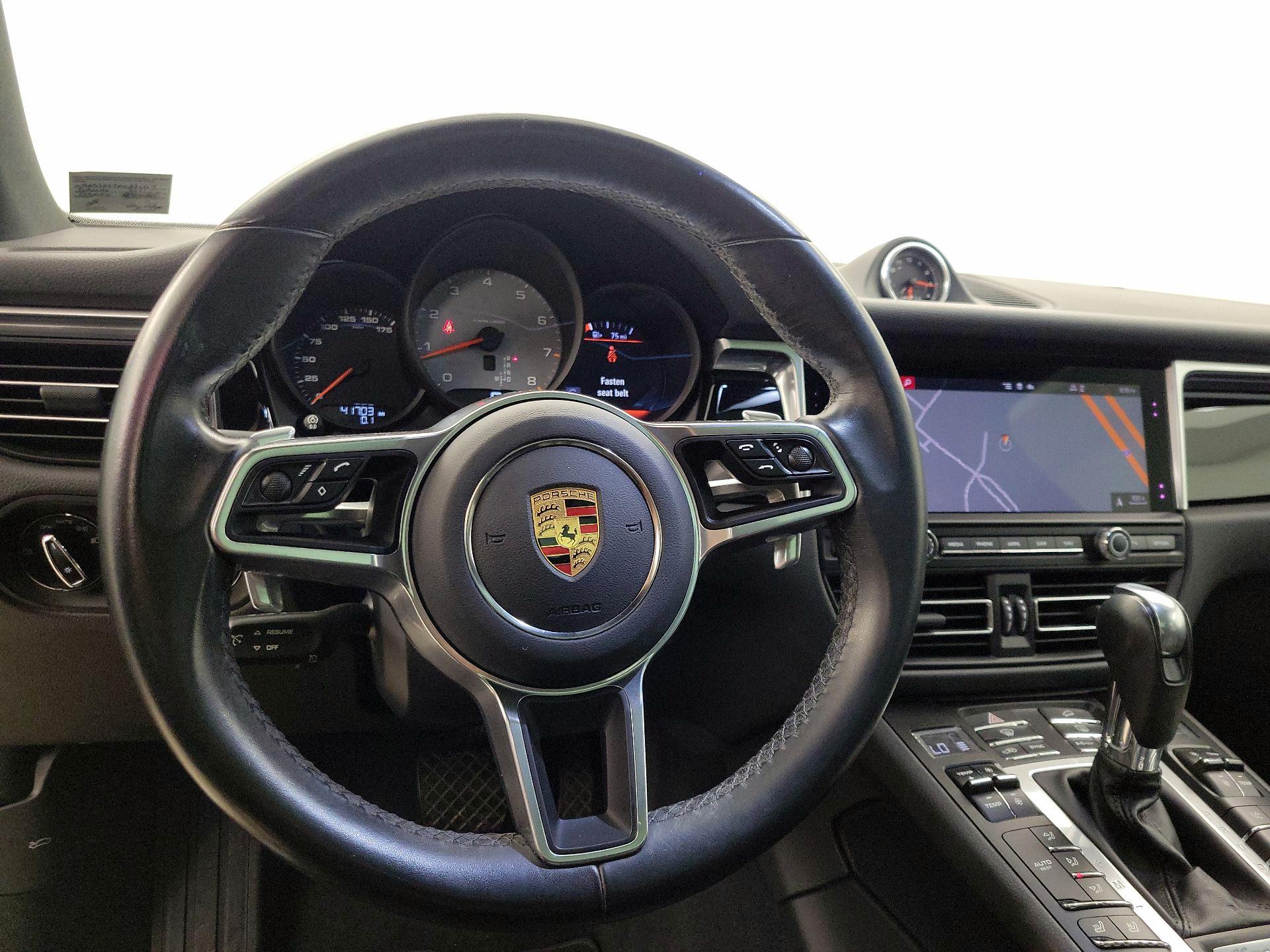 Thumbnail: 2021 Porsche Macan - 10