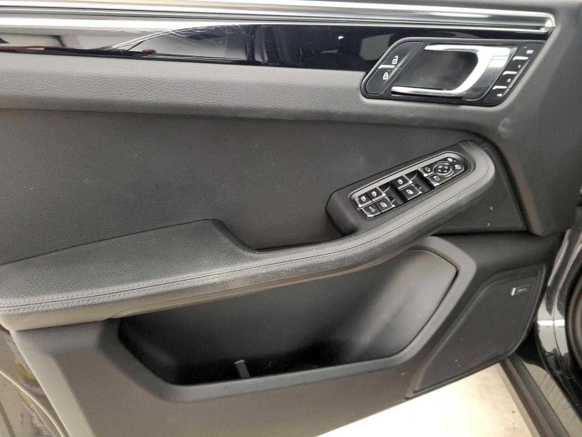 Thumbnail: 2021 Porsche Macan - 12