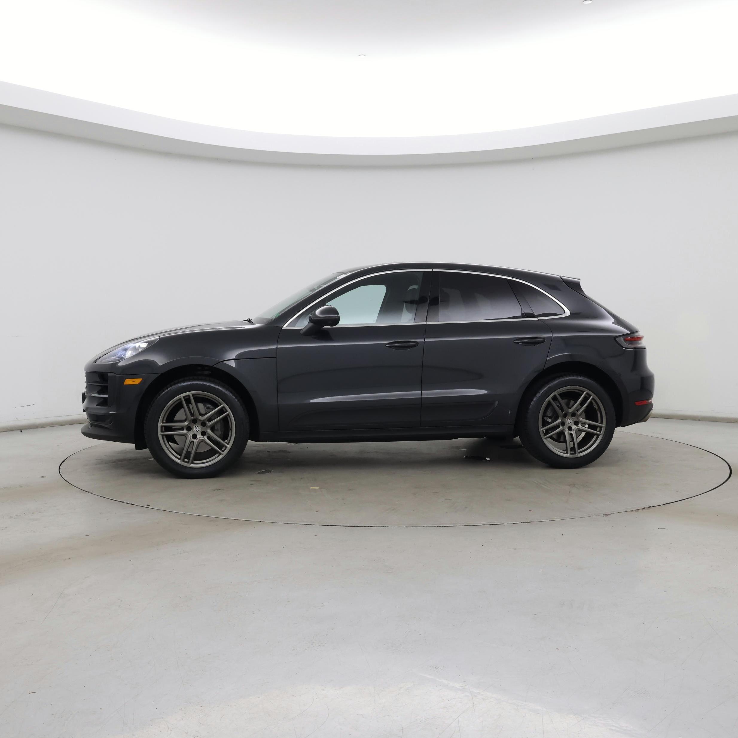 Thumbnail: 2021 Porsche Macan - 3