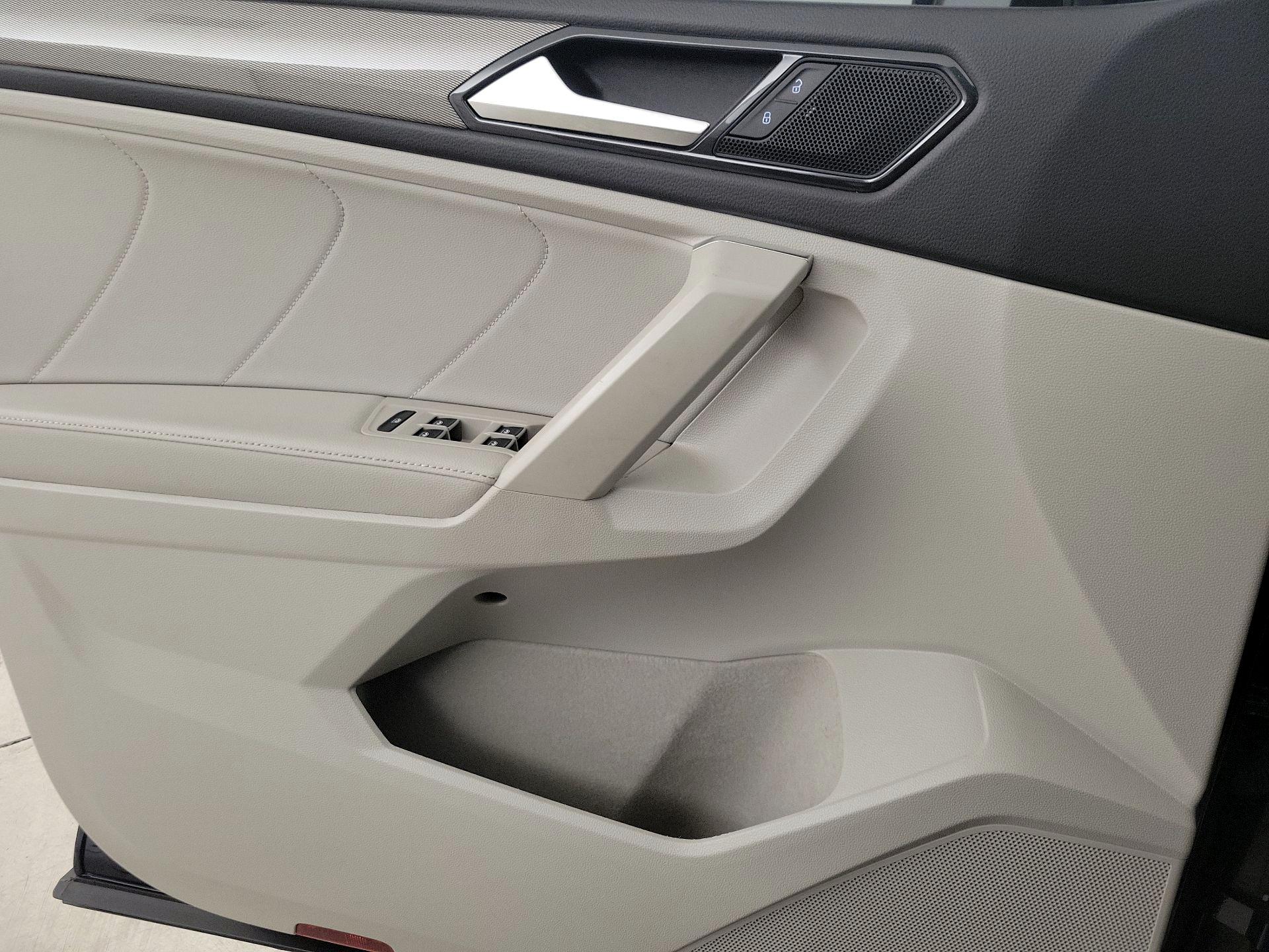 Thumbnail: 2023 Volkswagen Tiguan - 12
