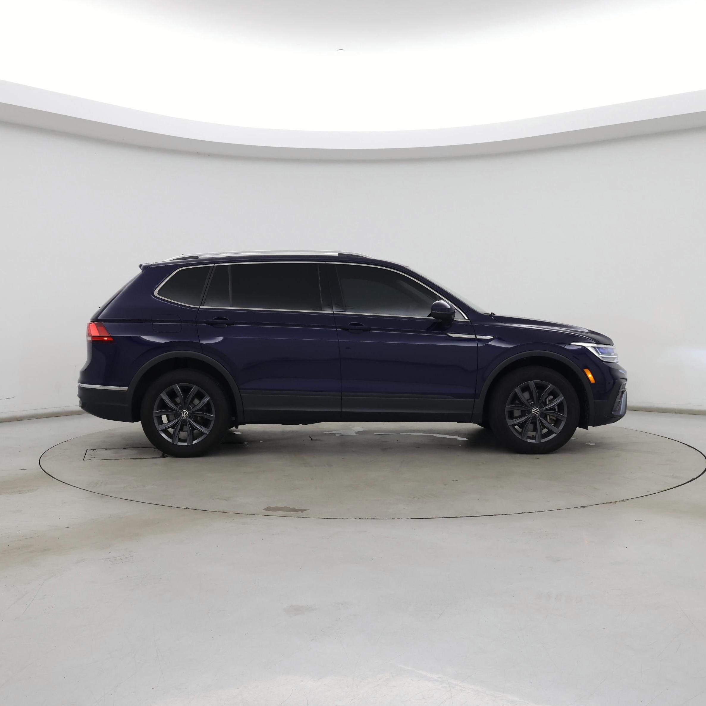 Thumbnail: 2023 Volkswagen Tiguan - 7