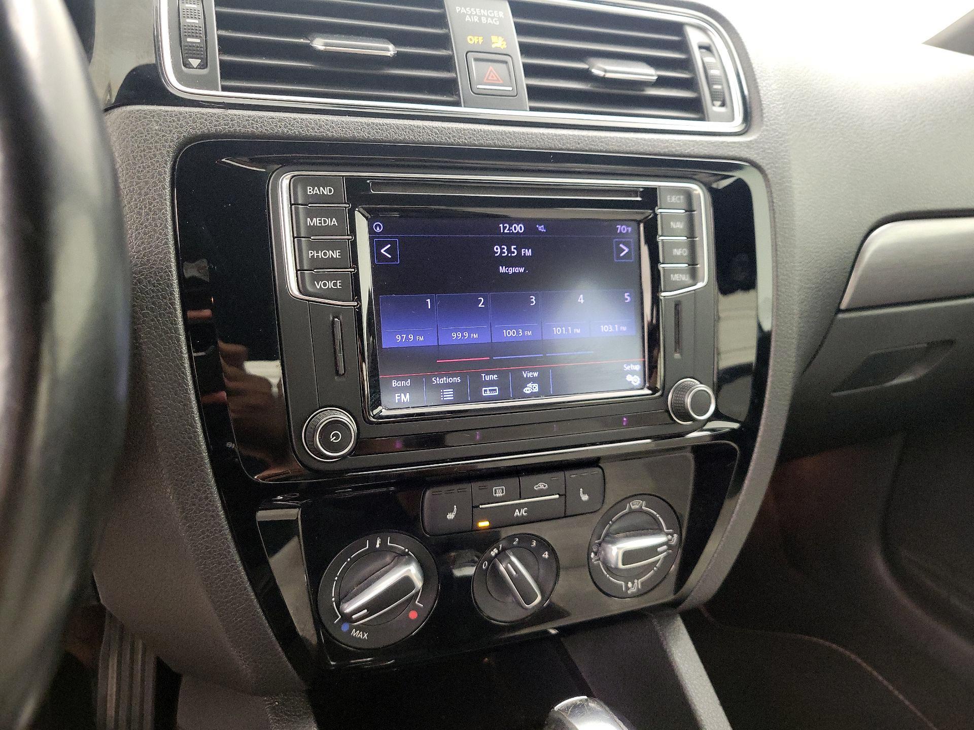 Thumbnail: 2016 Volkswagen Jetta - 16