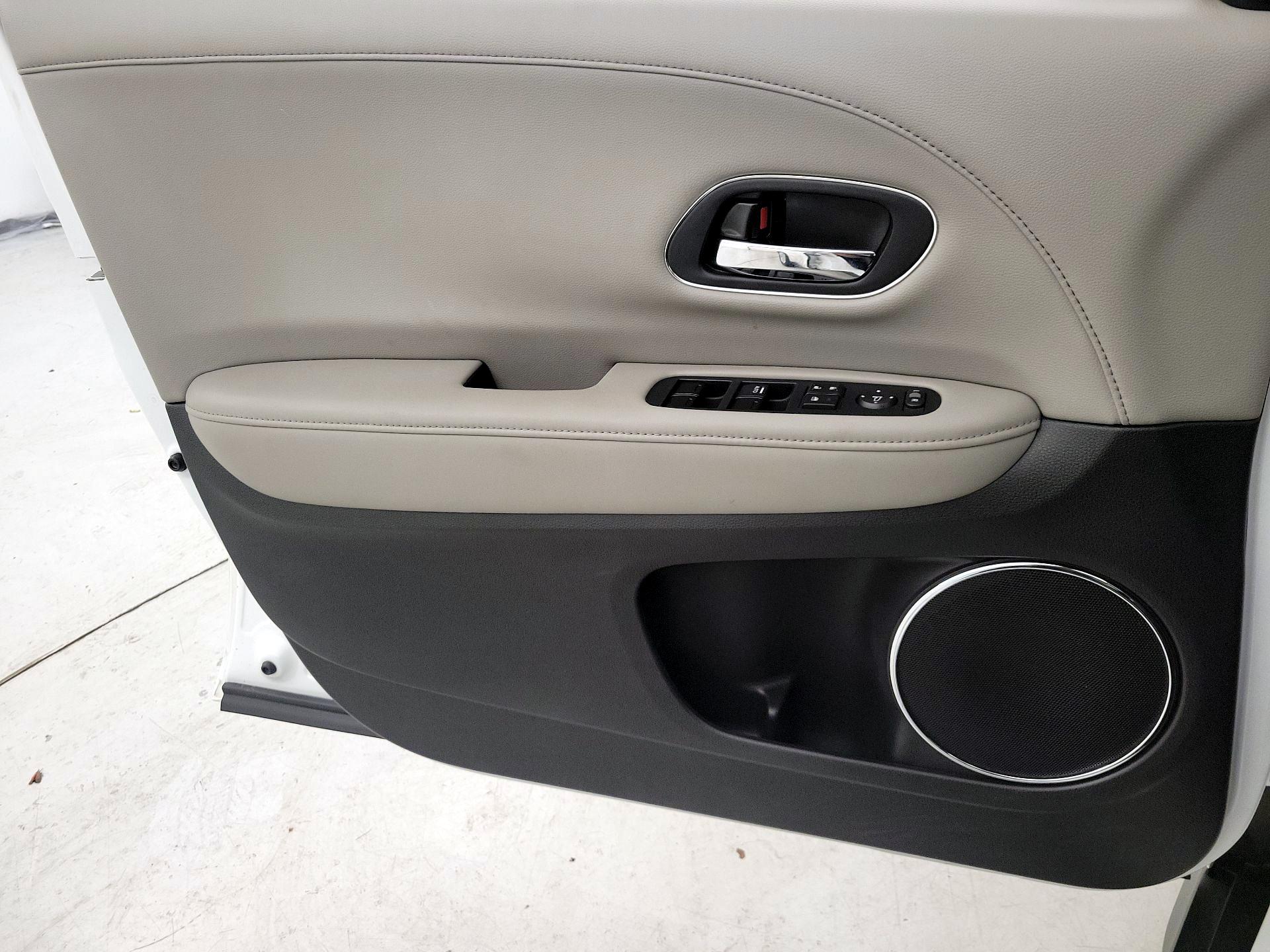 Thumbnail: 2016 Honda HR-V - 12