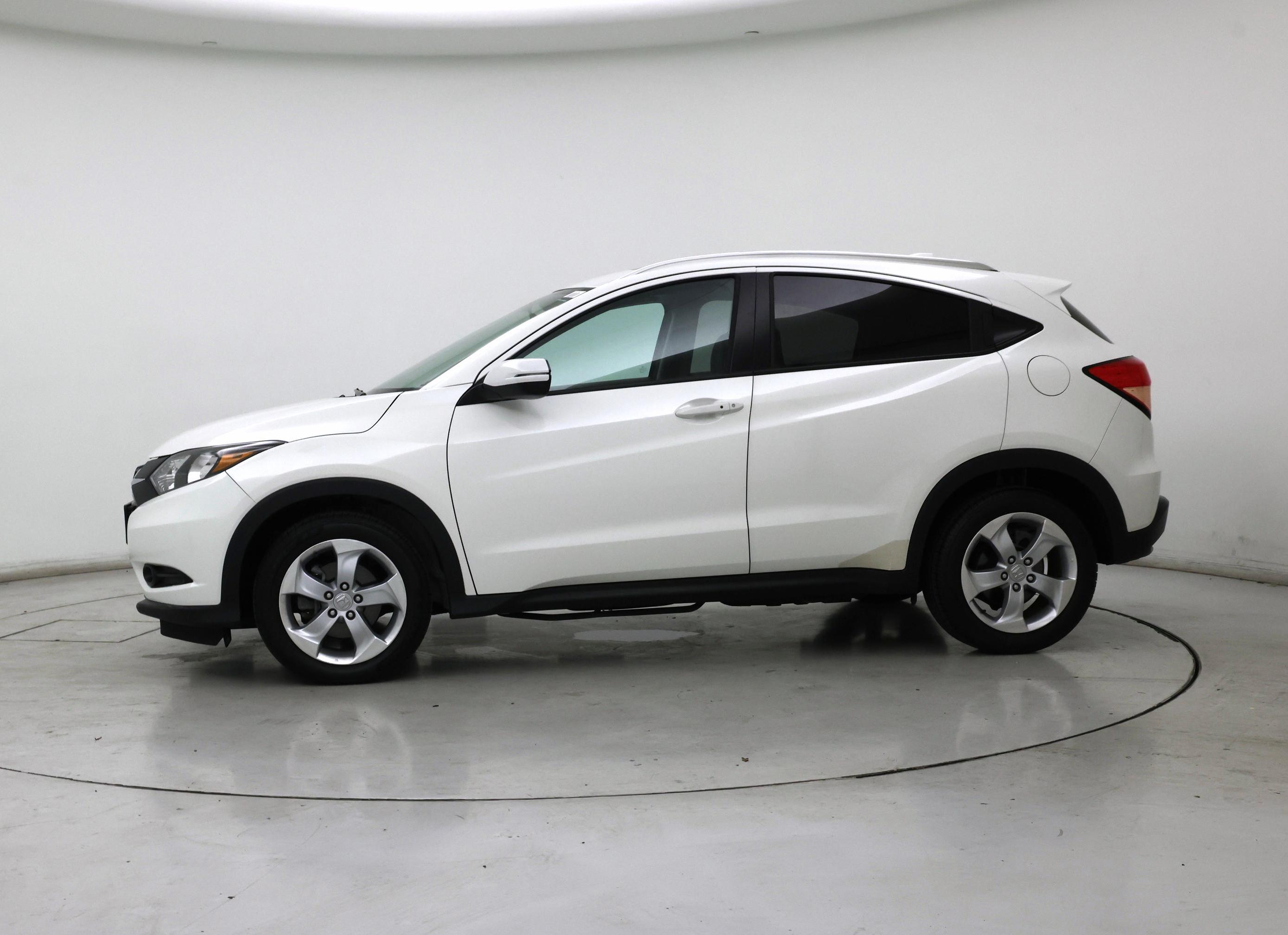 Thumbnail: 2016 Honda HR-V - 3