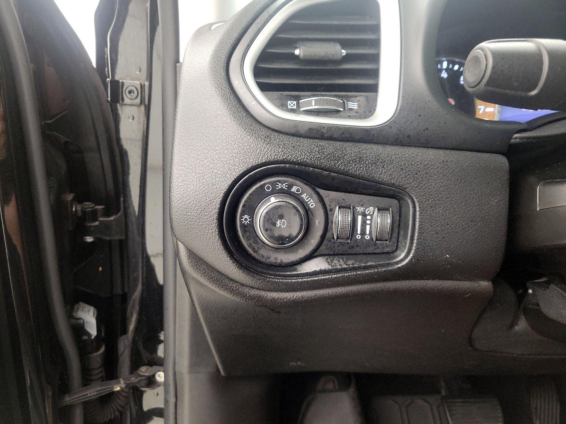 Thumbnail: 2021 Jeep Renegade - 13