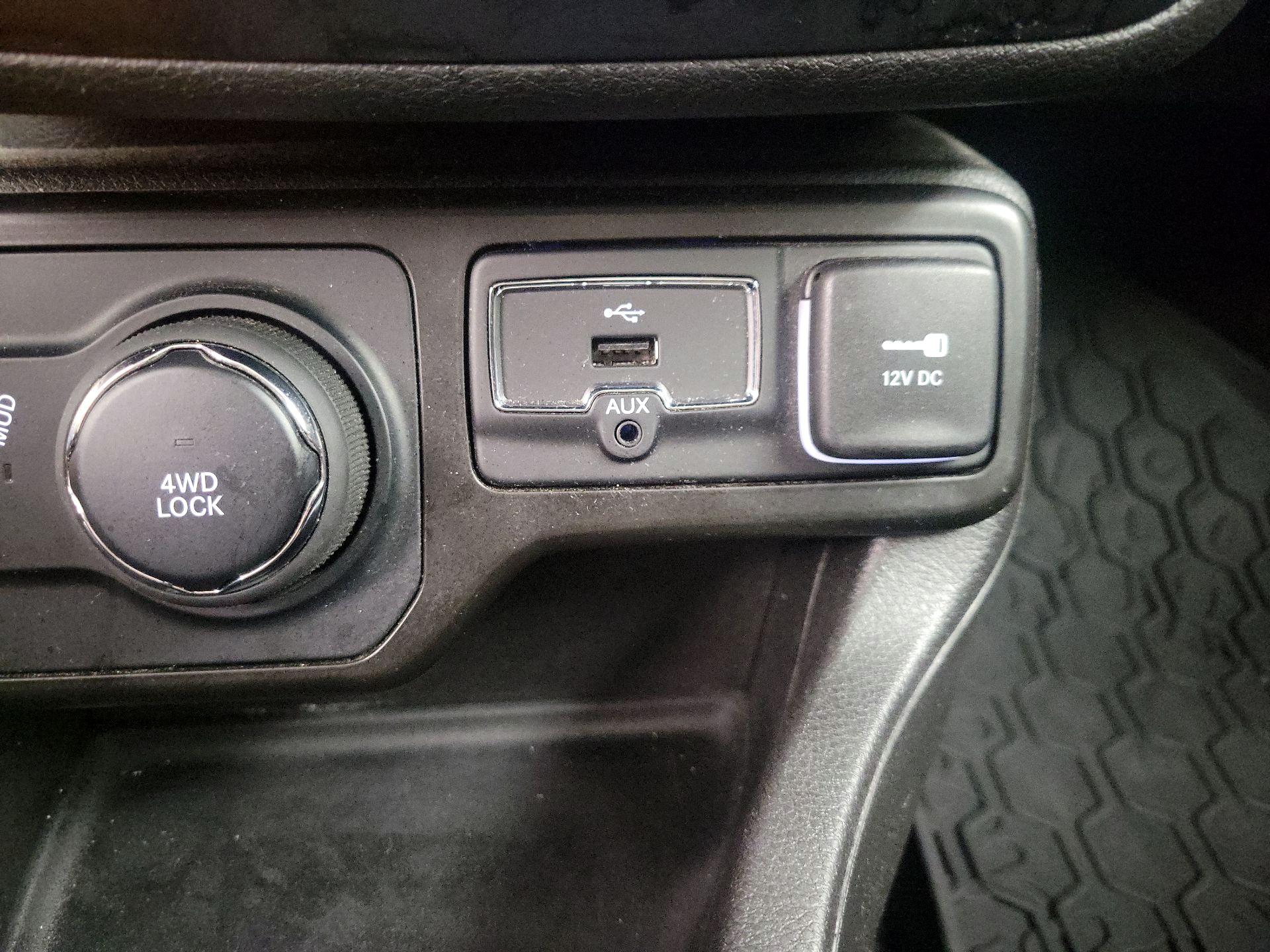Thumbnail: 2021 Jeep Renegade - 18