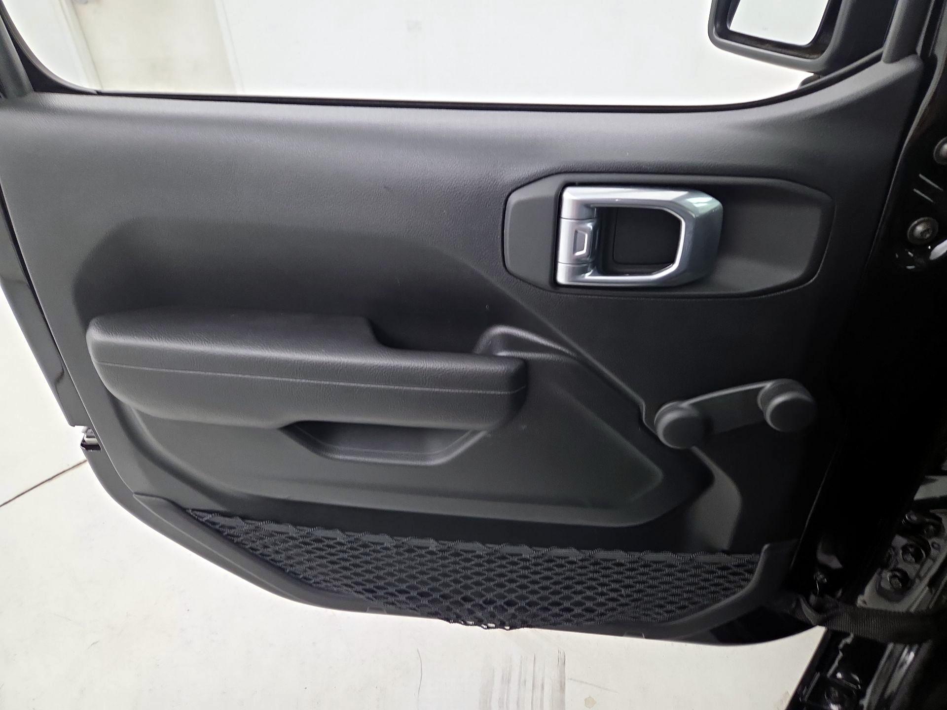 Thumbnail: 2022 Jeep Wrangler - 12