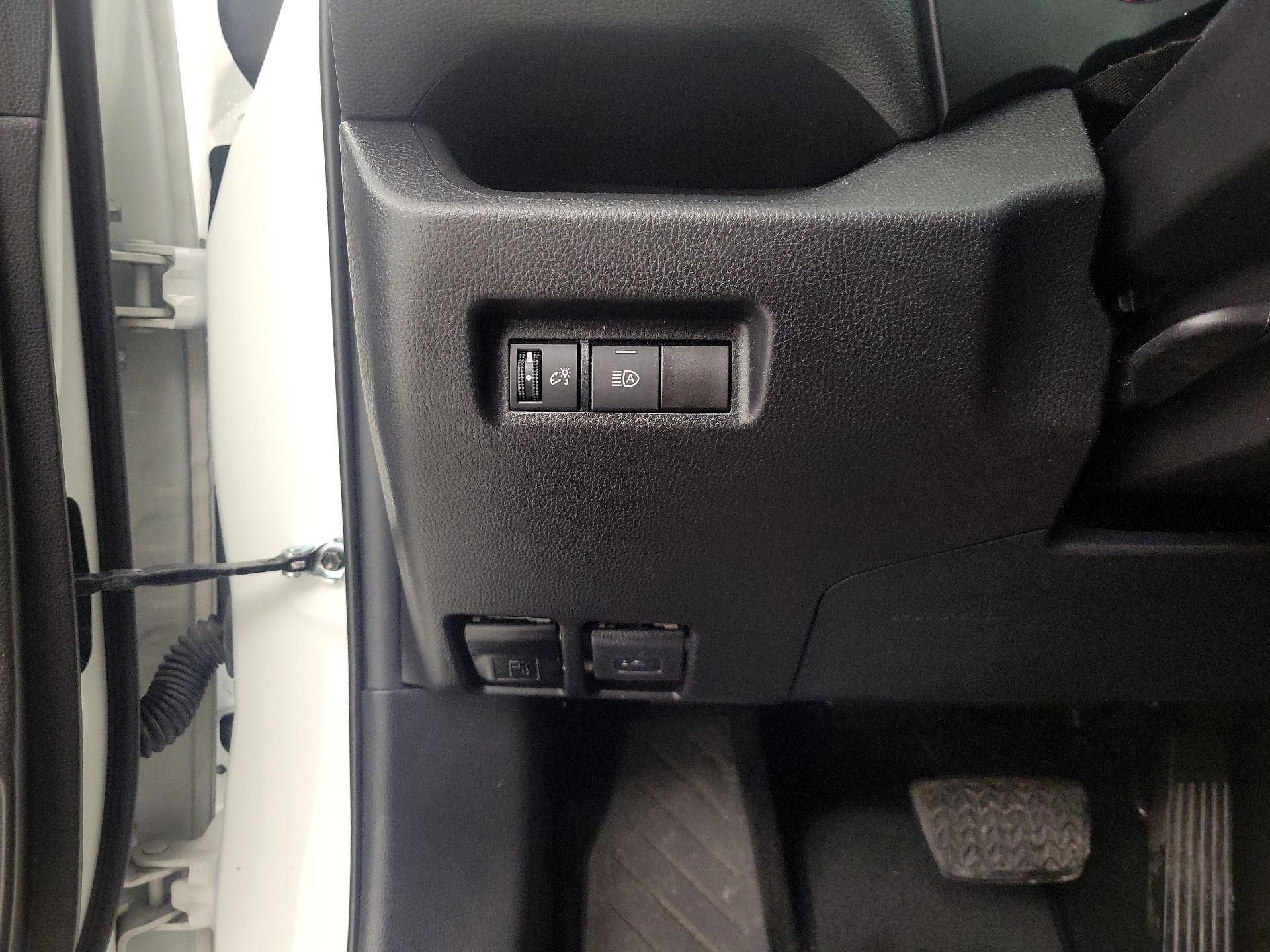 Thumbnail: 2021 Toyota RAV4 - 13