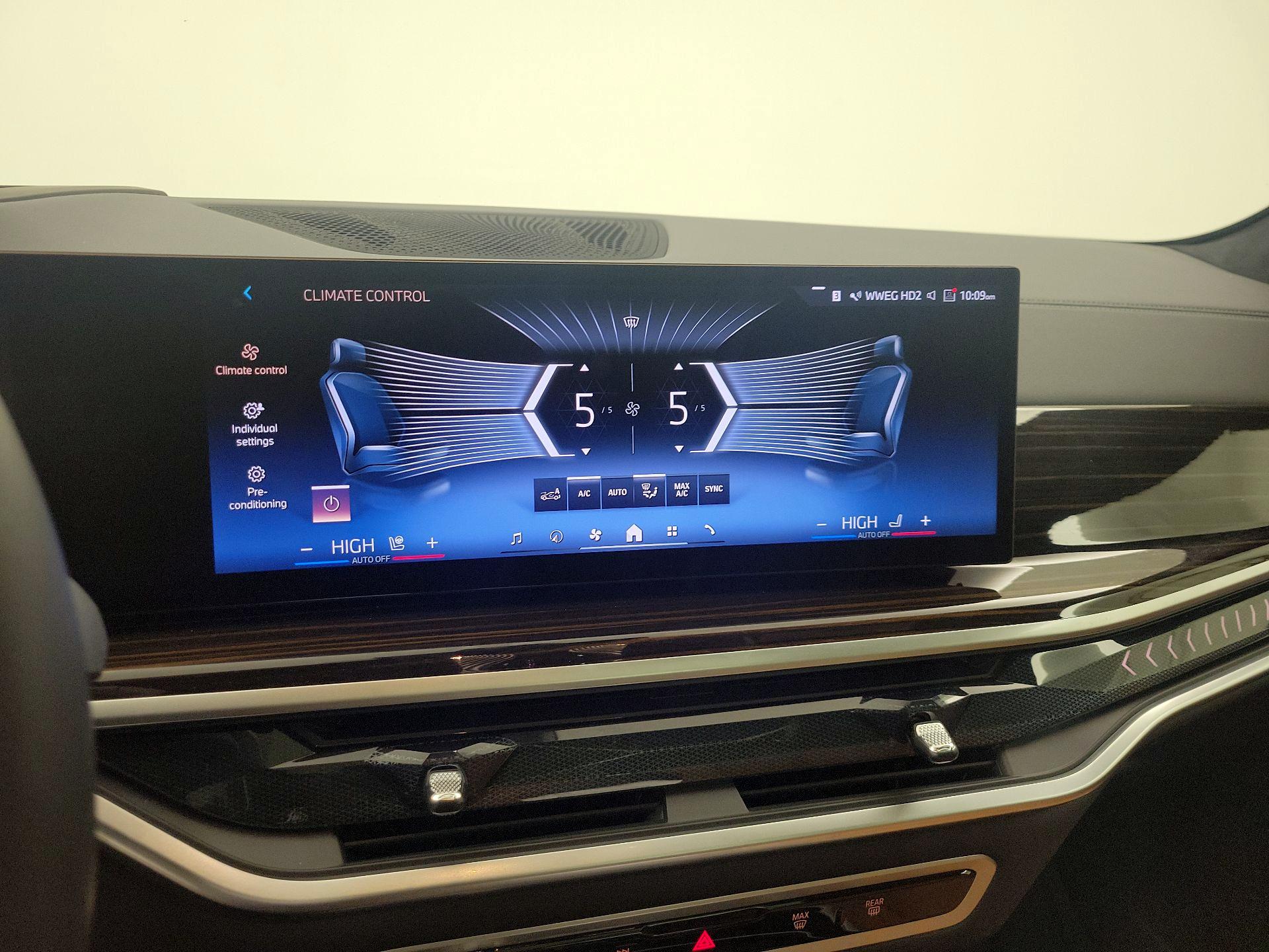 Thumbnail: 2025 BMW X7 - 17
