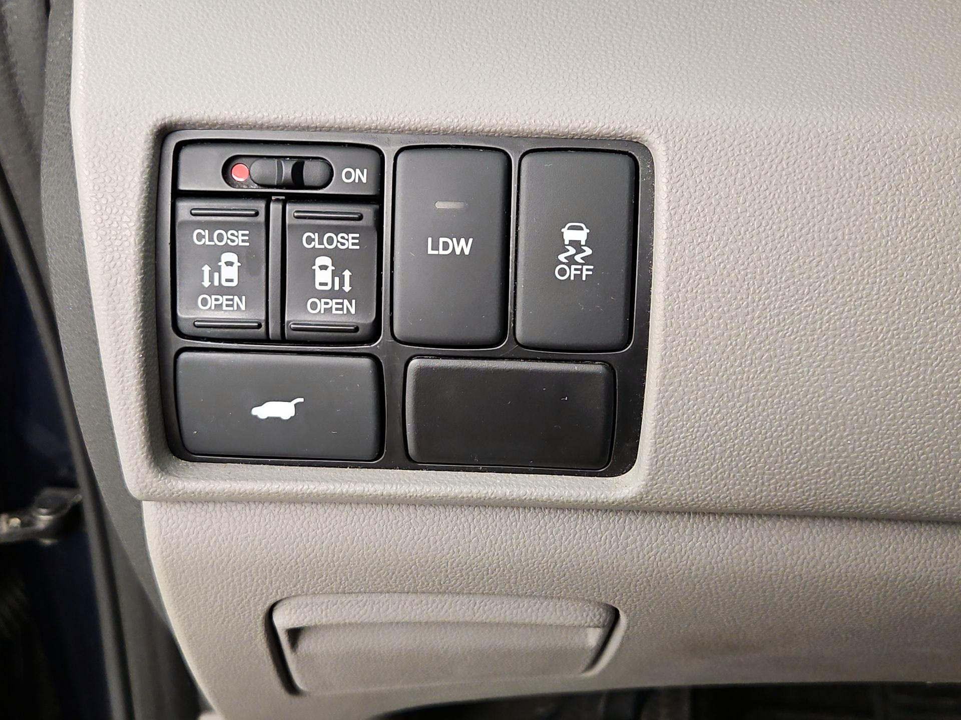 Thumbnail: 2017 Honda Odyssey - 13